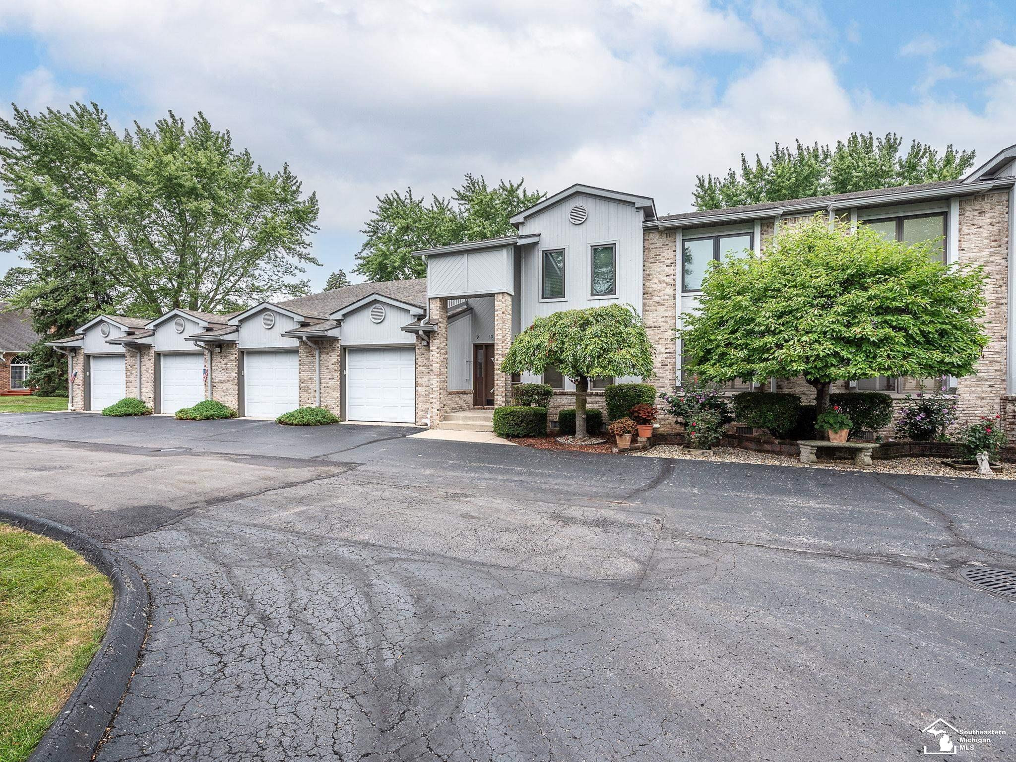 5840 E Dunbar, 10, Monroe, MI 48161 — front exterior