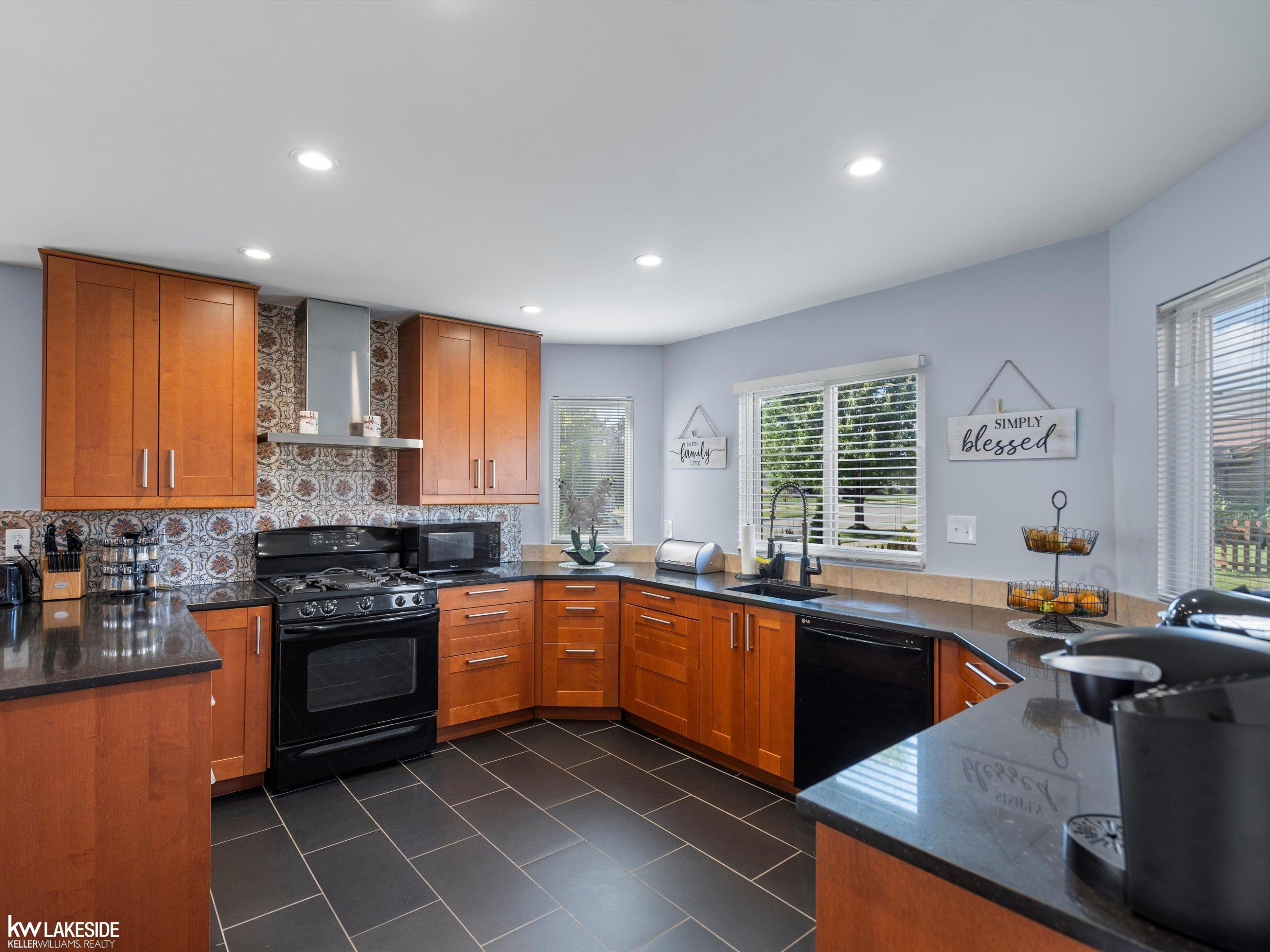 44820 Fair Oaks Drive, Canton, MI 48187 — Photo 15