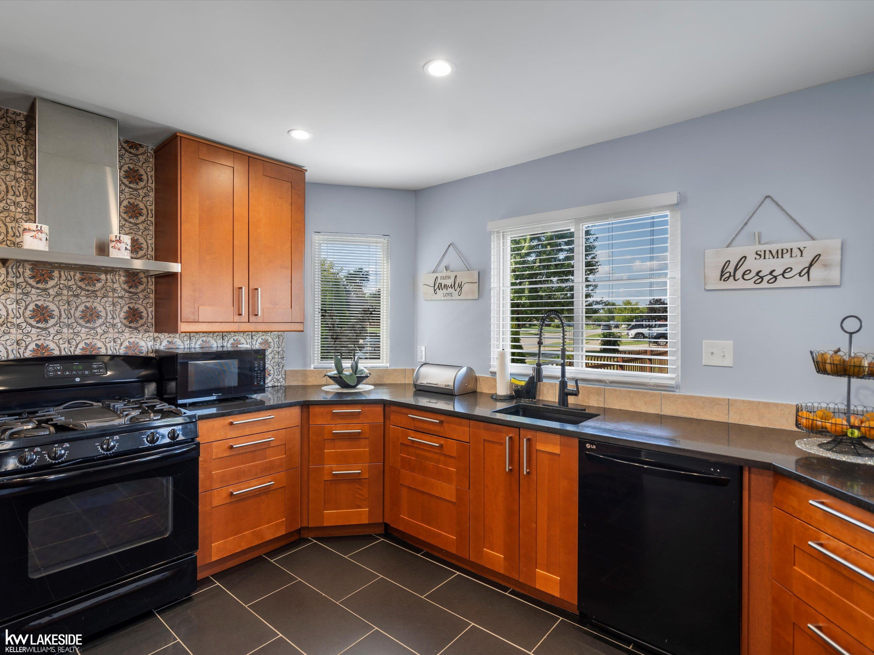 44820 Fair Oaks Drive, Canton, MI 48187 — Photo 18