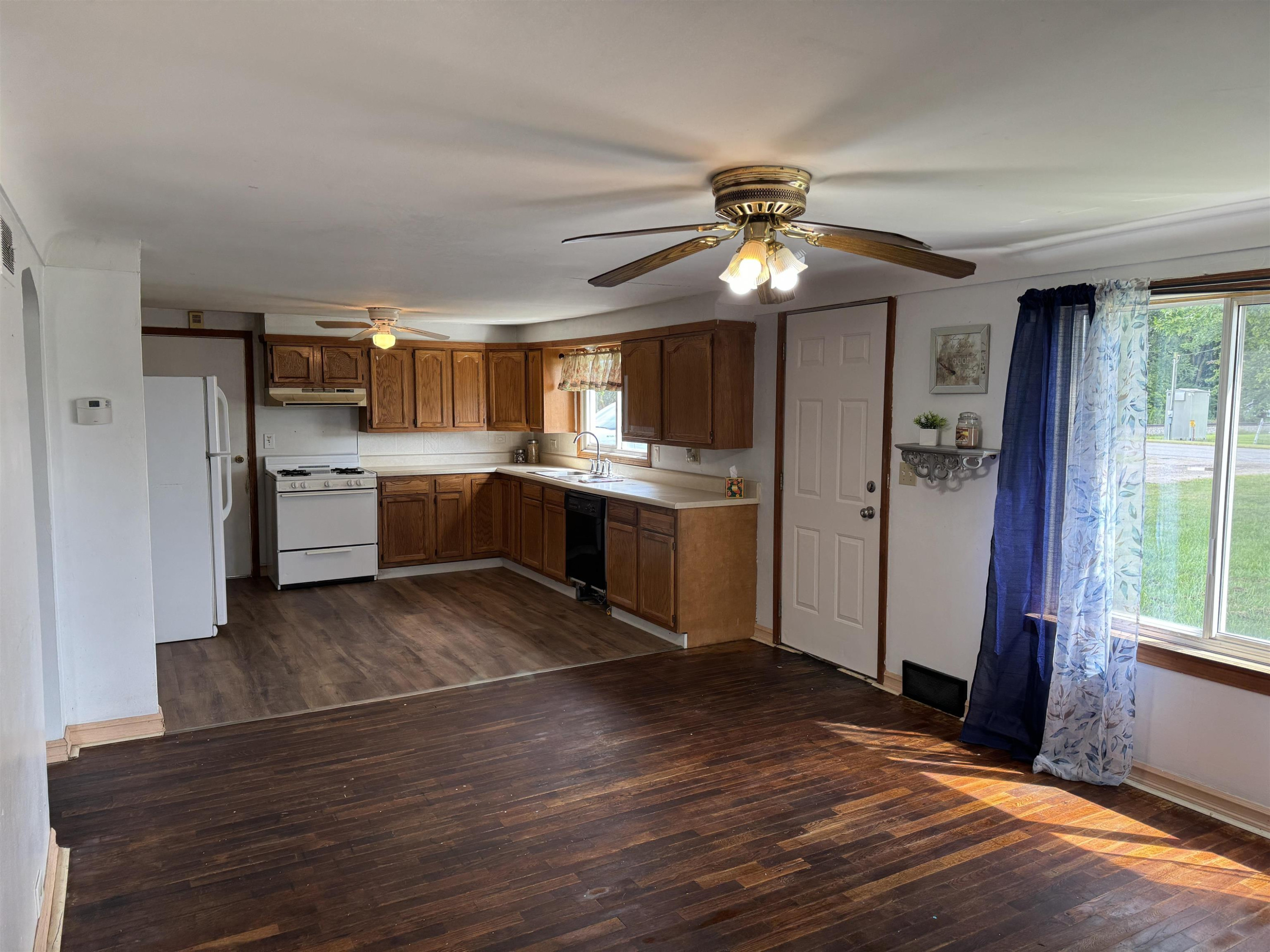 2451 E Burt, Burt, MI 48417 — Photo 4