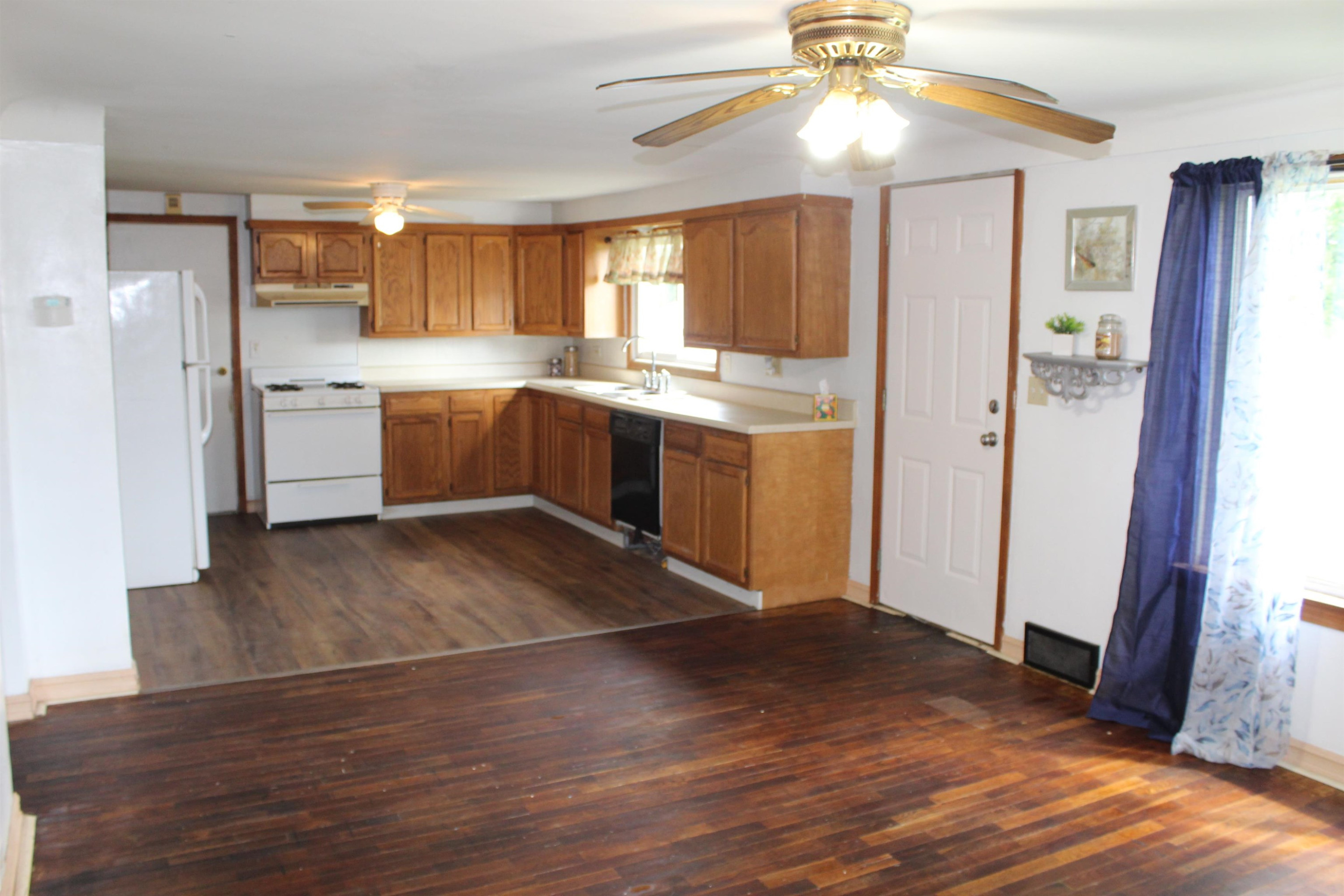 2451 E Burt, Burt, MI 48417 — Photo 5