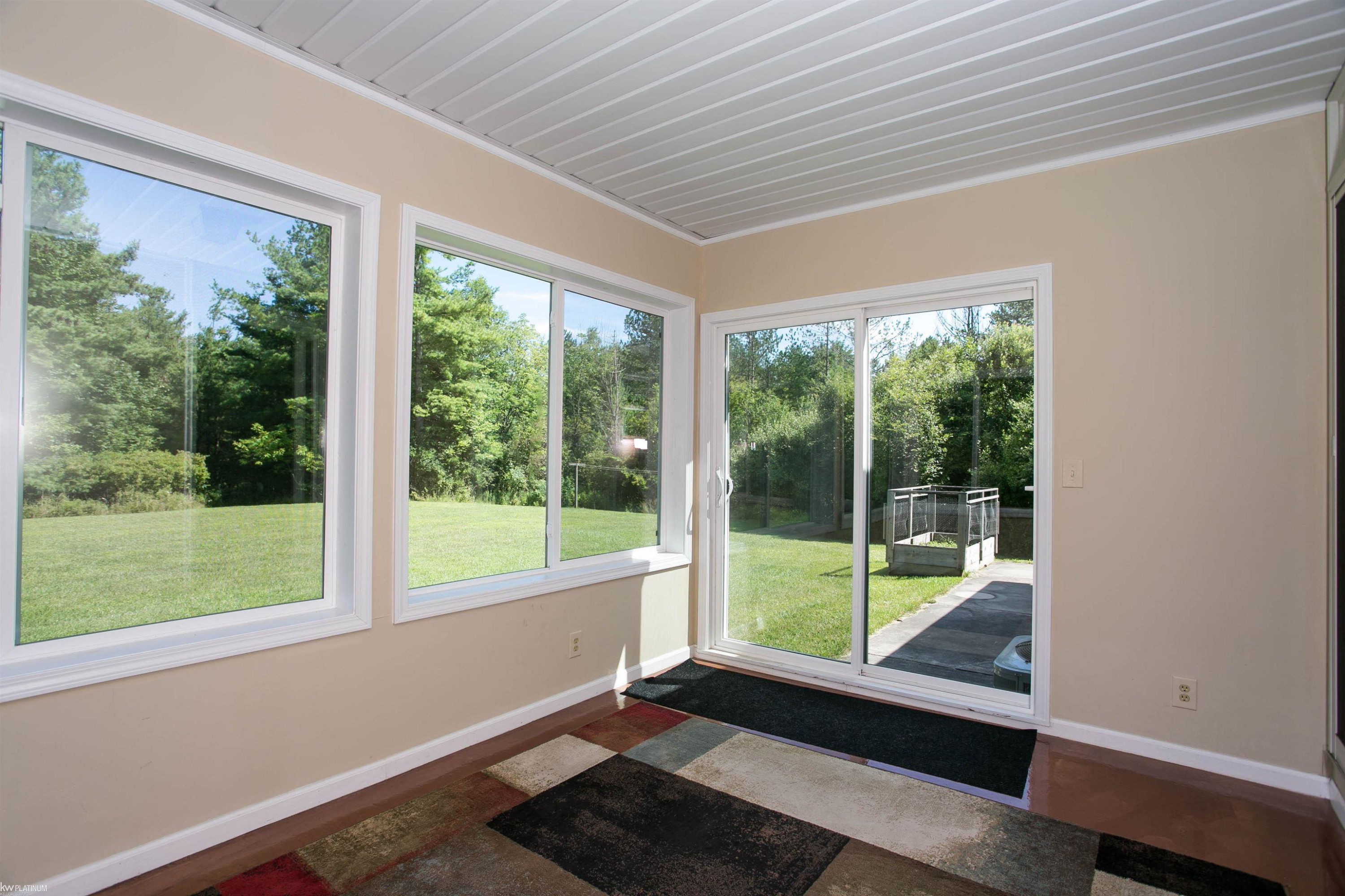 6584 Black River Drive, MI 48032 — Photo 8