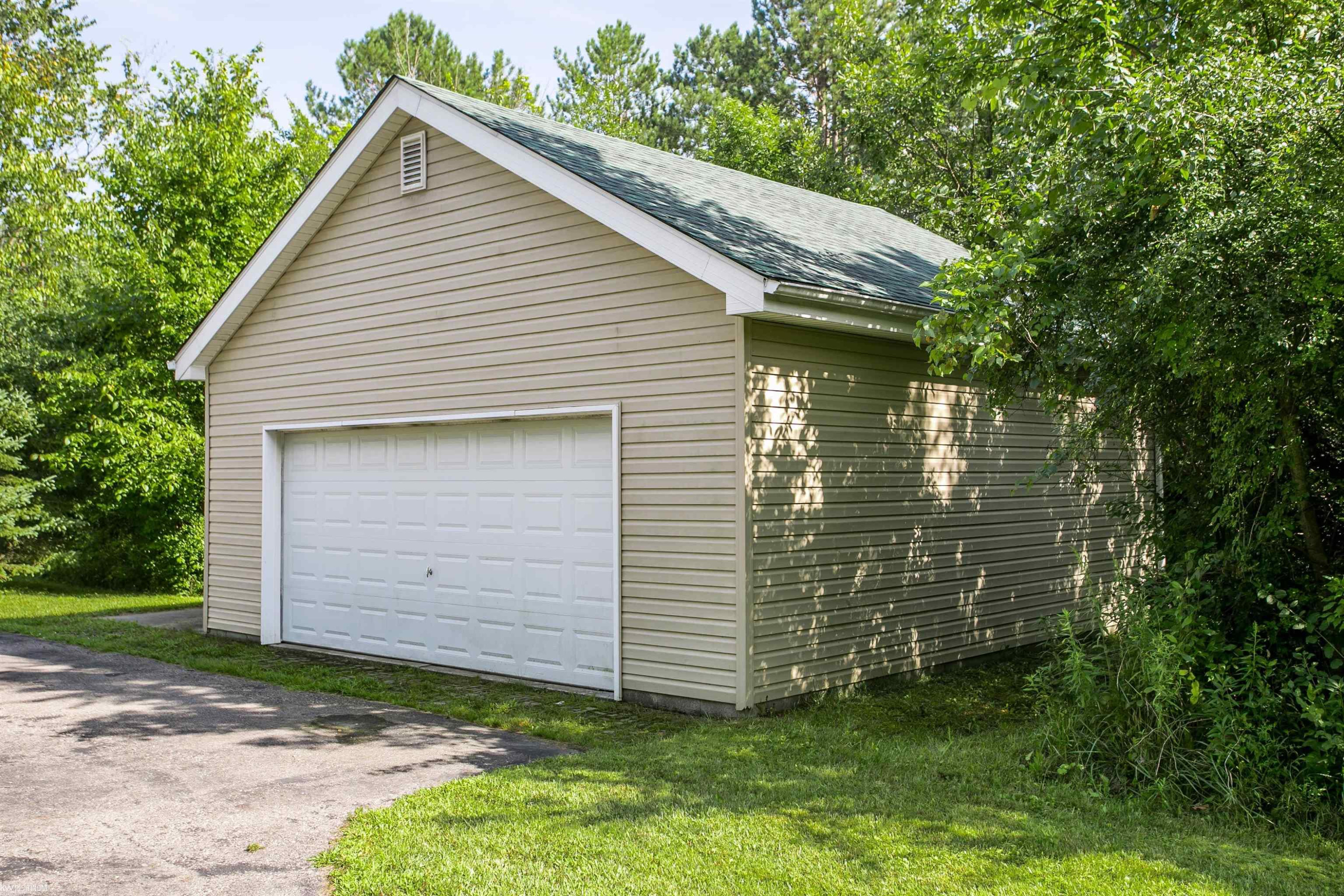 6584 Black River Drive, MI 48032 — Photo 25