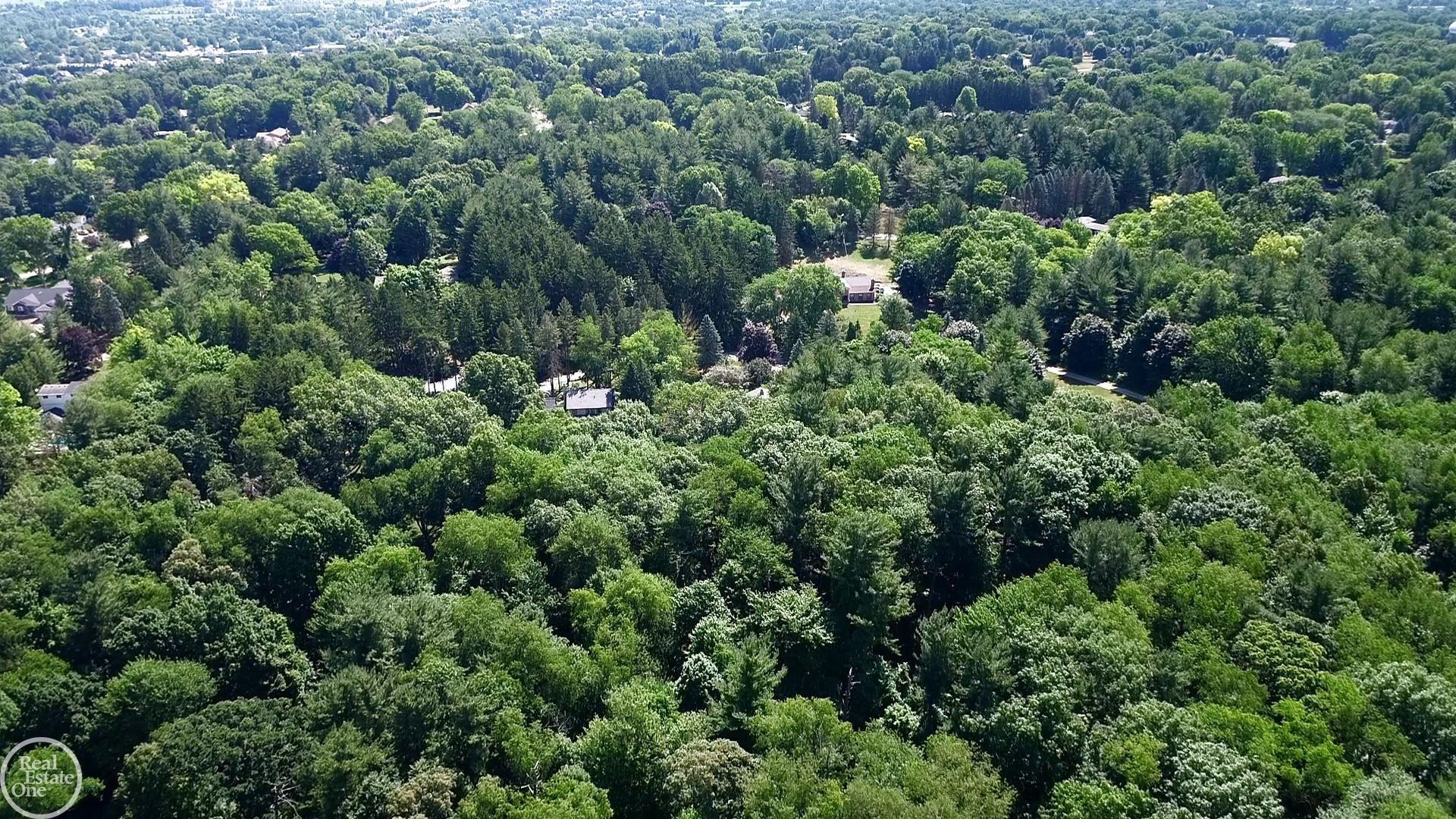 8401 Pine Knoll Drive, MI 48065 — Photo 2
