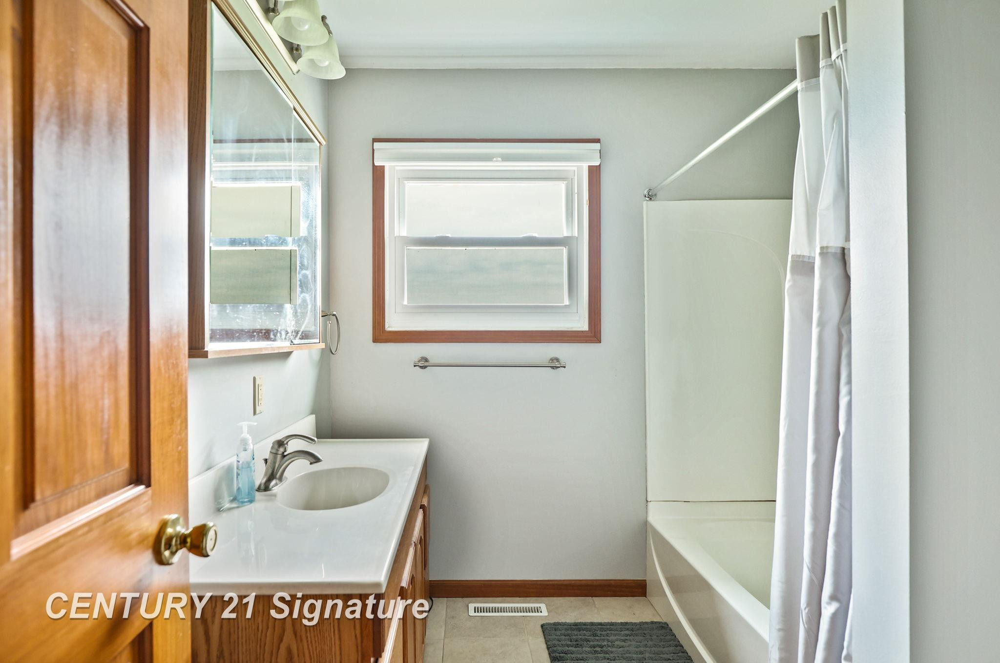 12757 Holland Road, Frankenmuth, MI 48734 — Photo 22