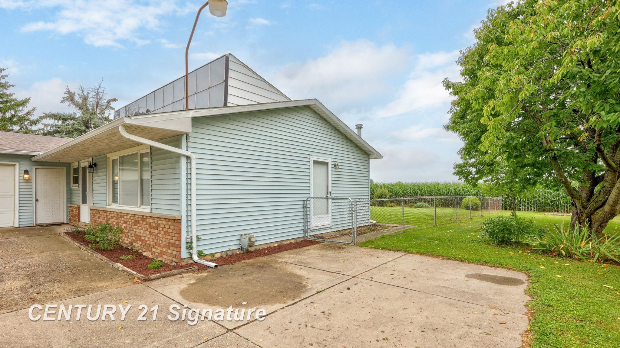 12757 Holland Road, Frankenmuth, MI 48734 — Photo 32