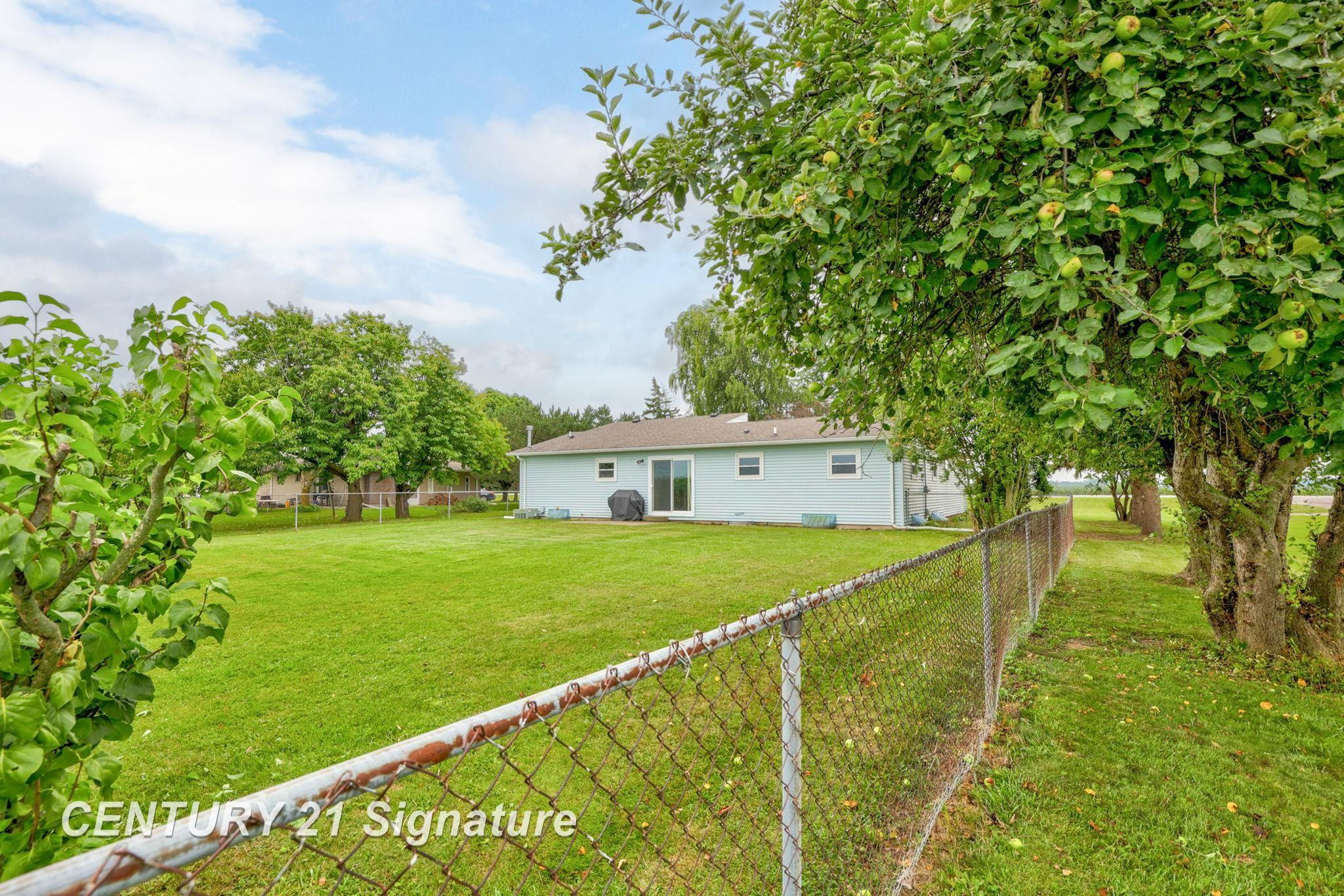 12757 Holland Road, Frankenmuth, MI 48734 — Photo 38