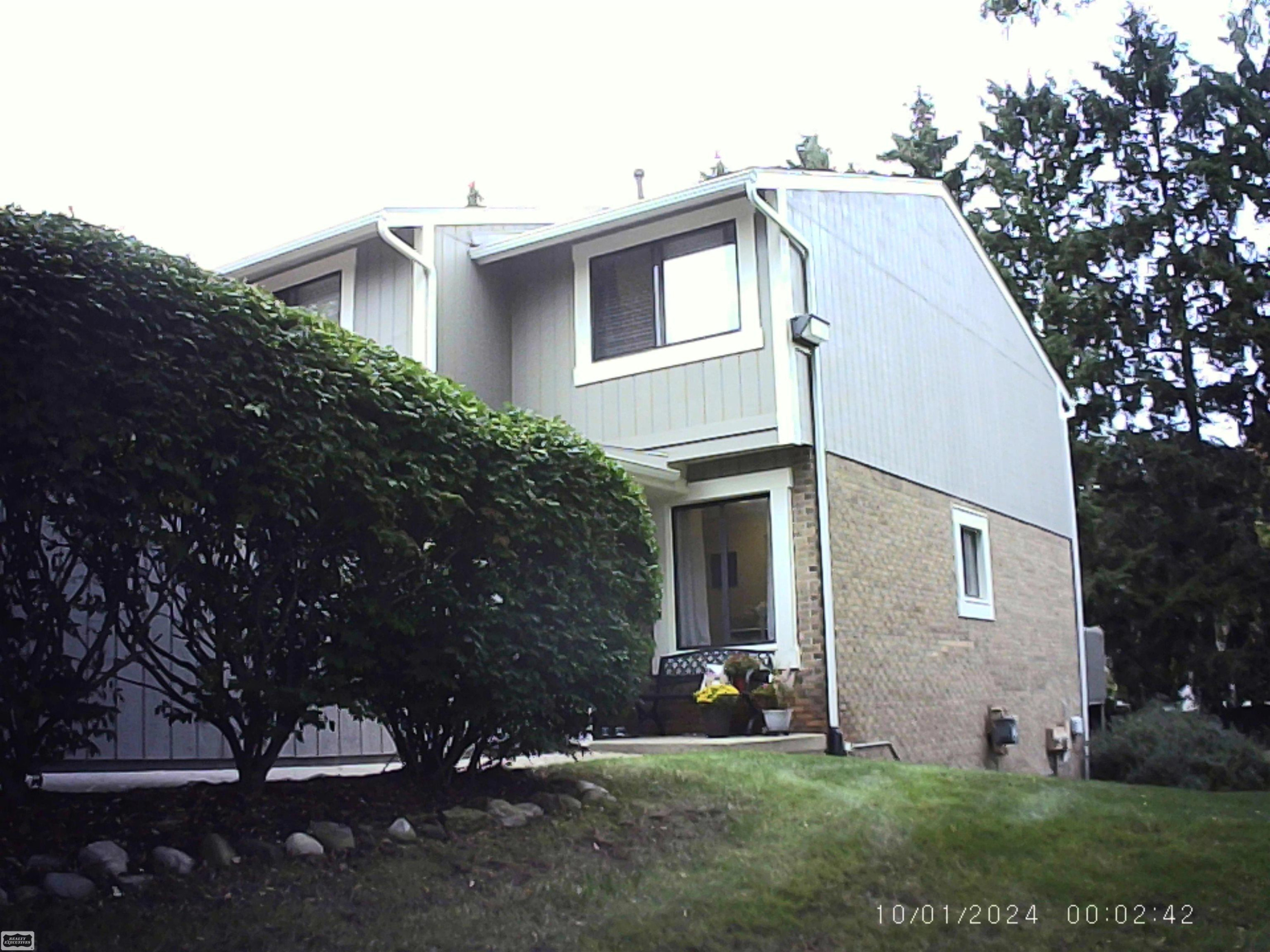 870 Yorktown Court, Northville, MI 48167 — Photo 2