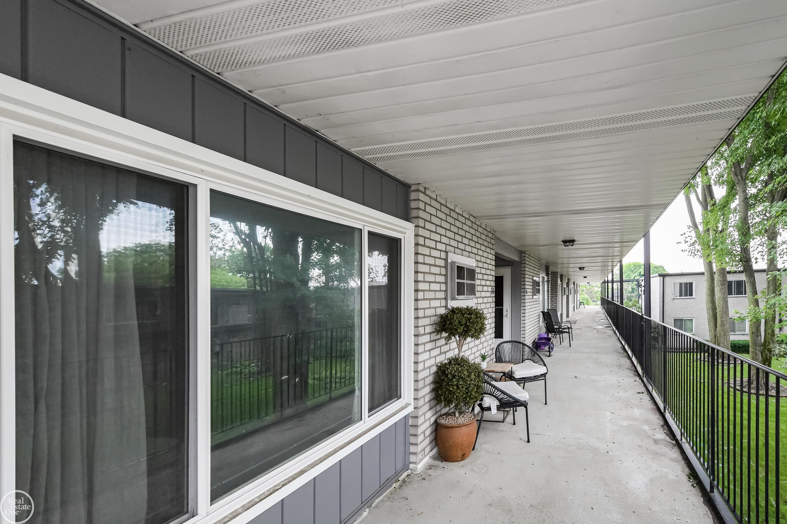 3433 Hillside Drive, 34, Royal Oak, MI 48073 — Photo 2