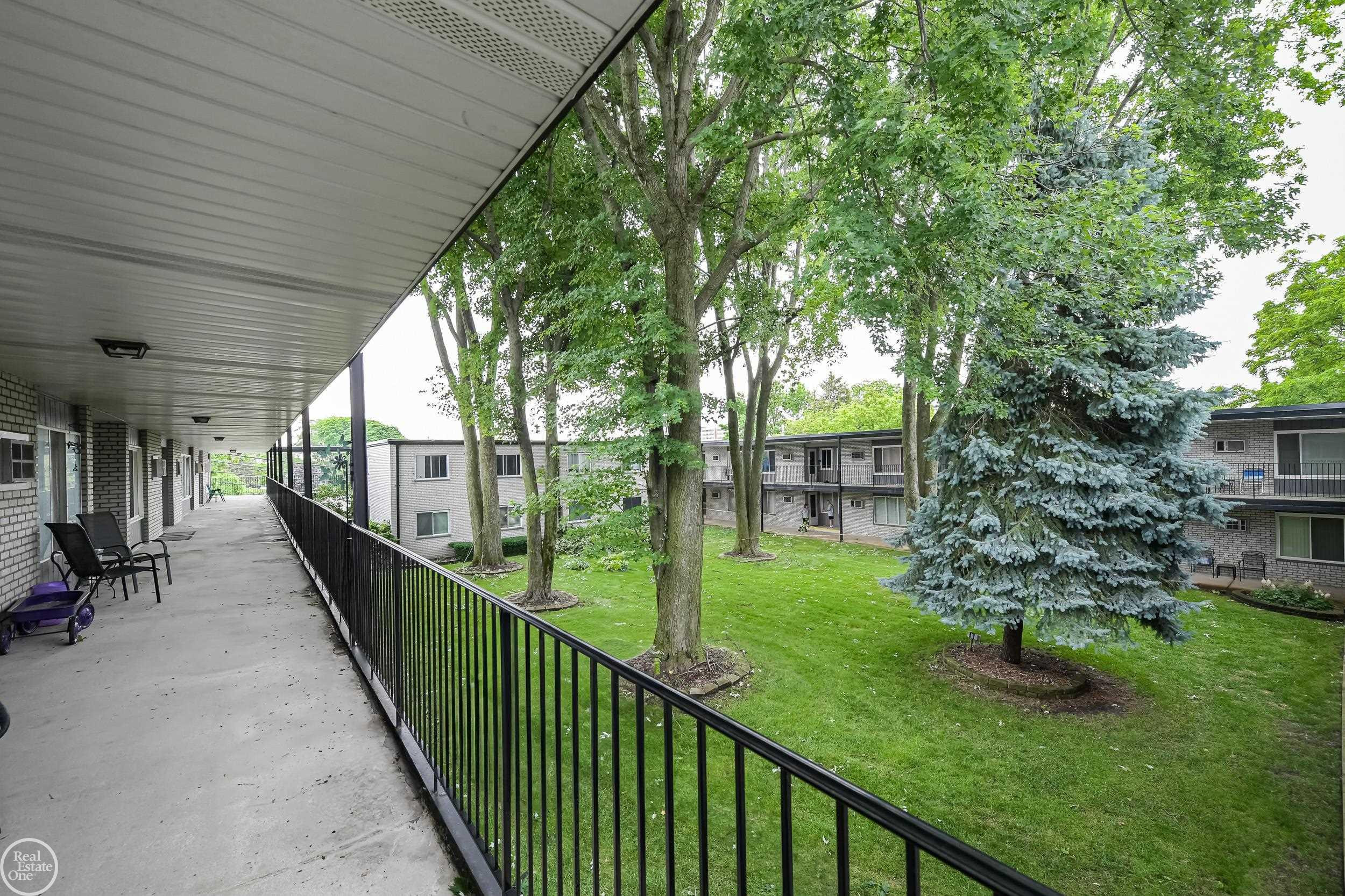 3433 Hillside Drive, 34, Royal Oak, MI 48073 — Photo 3