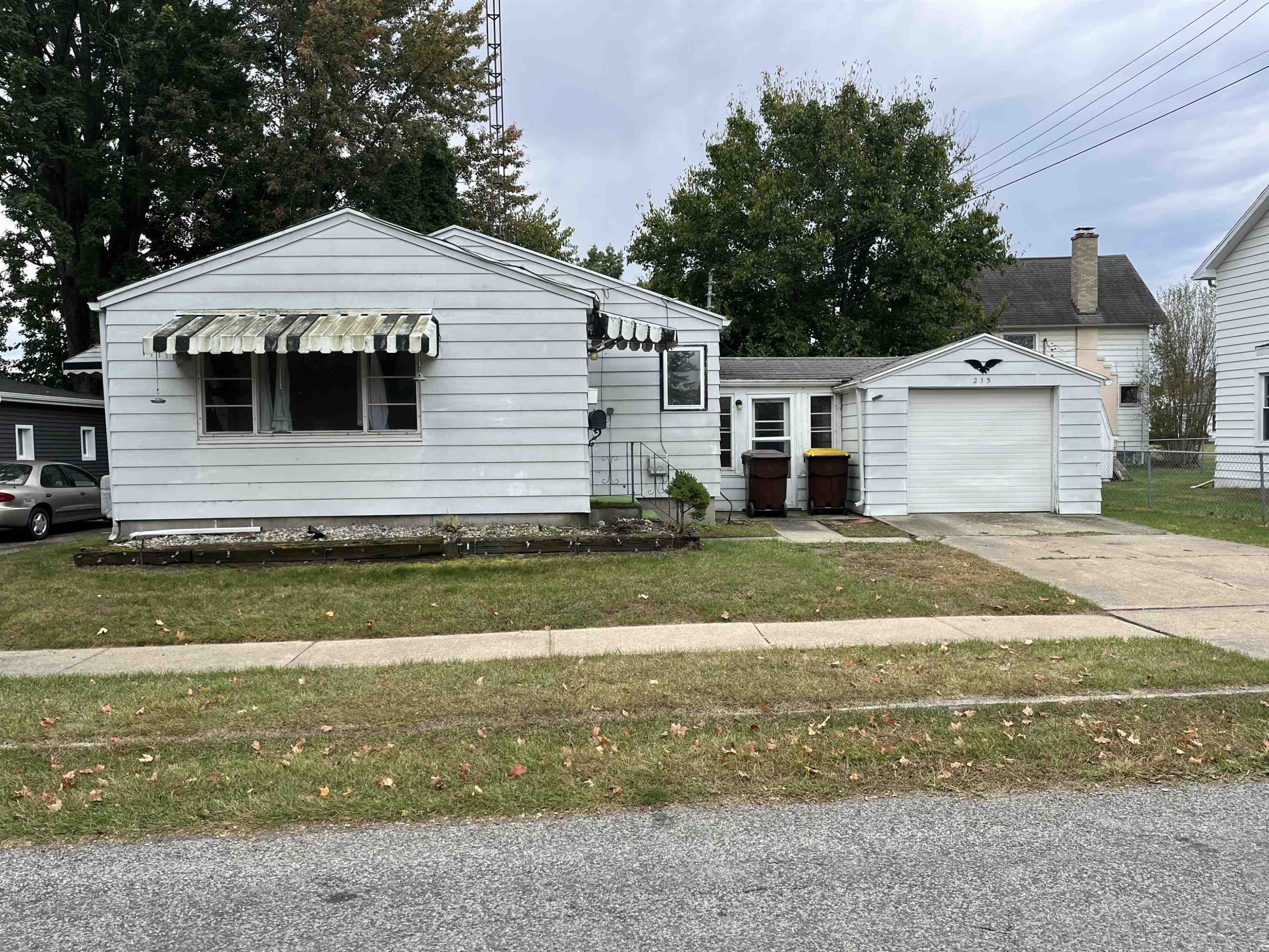 215 Brady, Chesaning, MI 48616 — front exterior