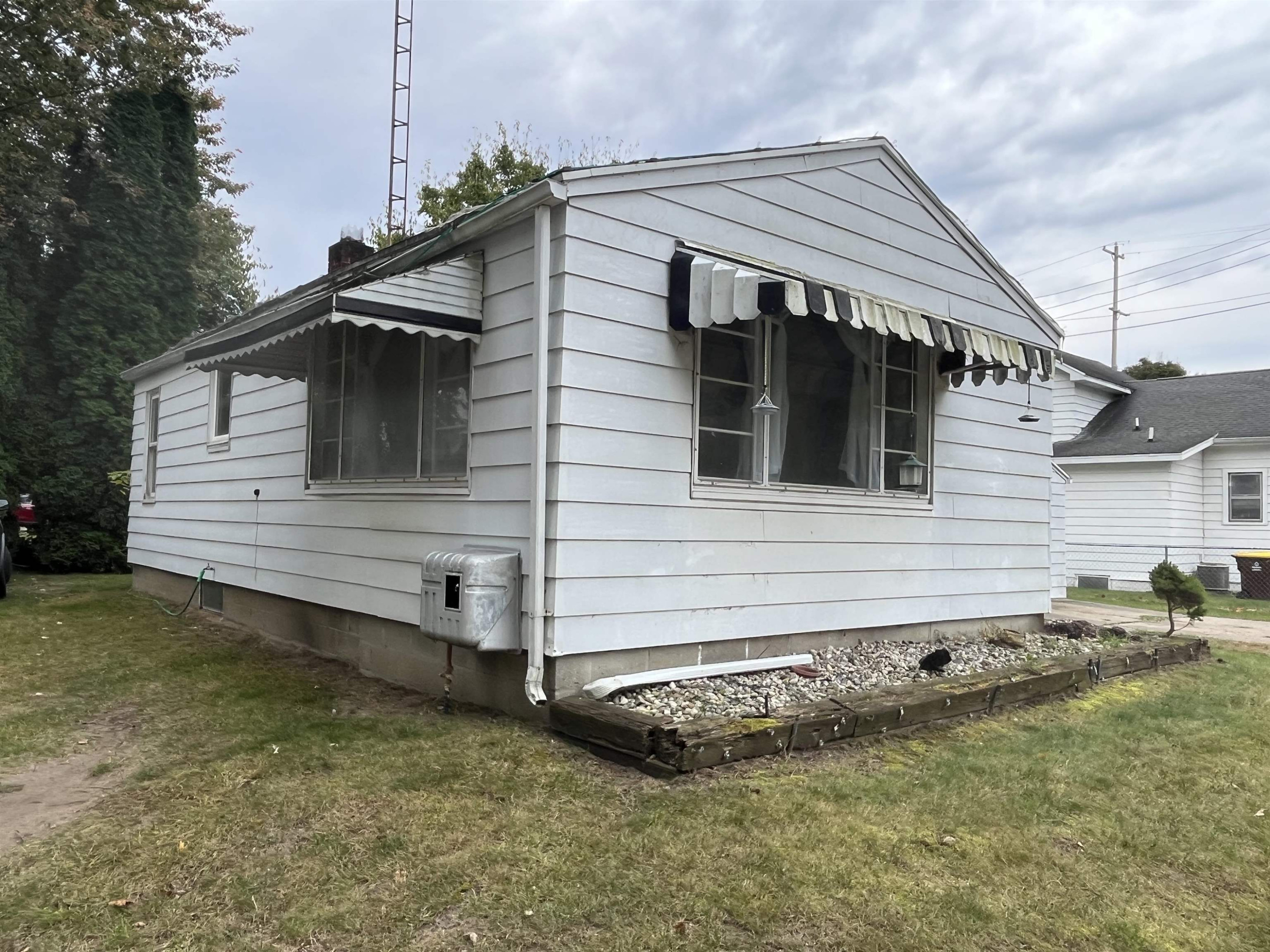 215 Brady, Chesaning, MI 48616 — Photo 3