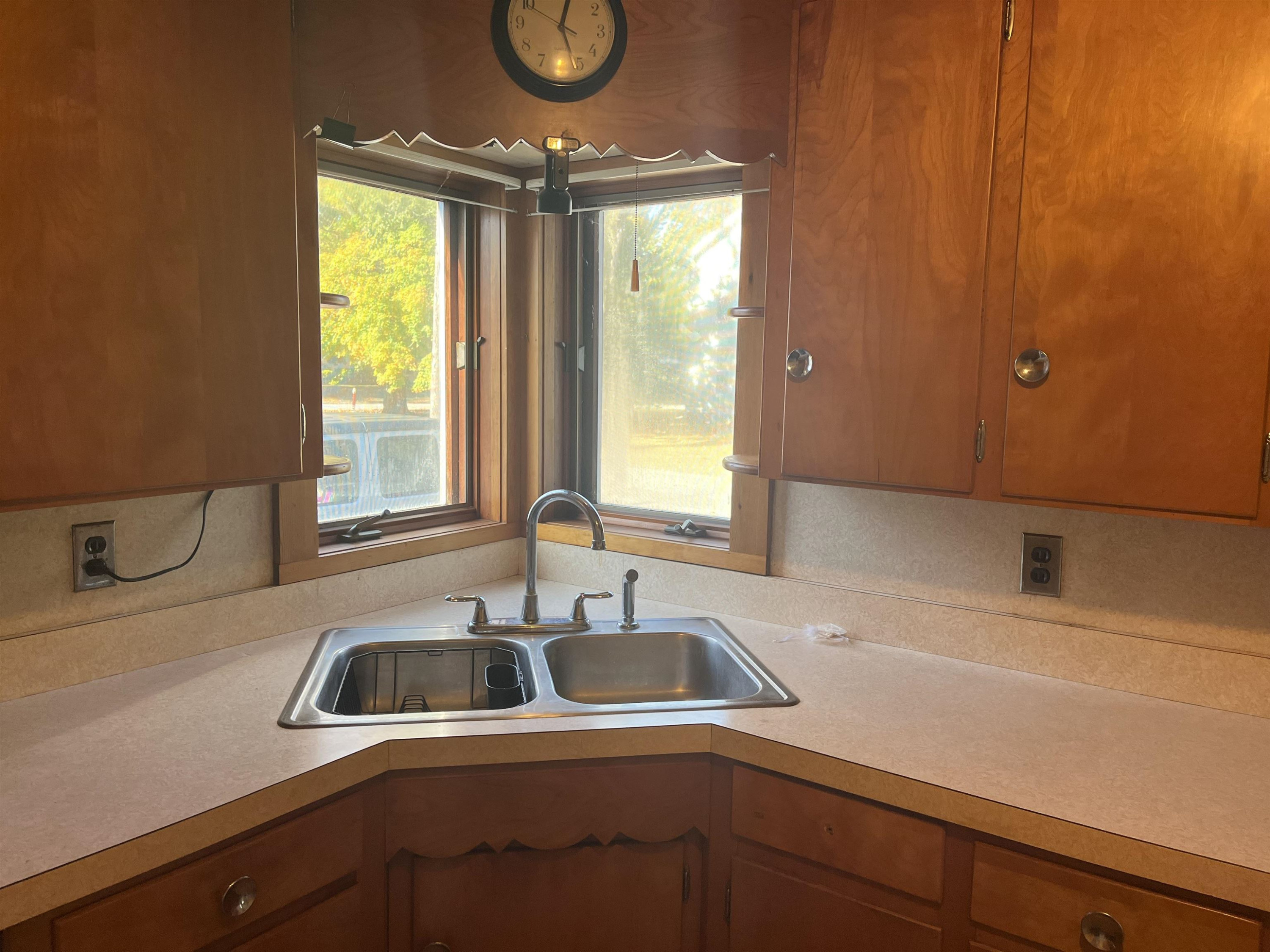 215 Brady, Chesaning, MI 48616 — Photo 5
