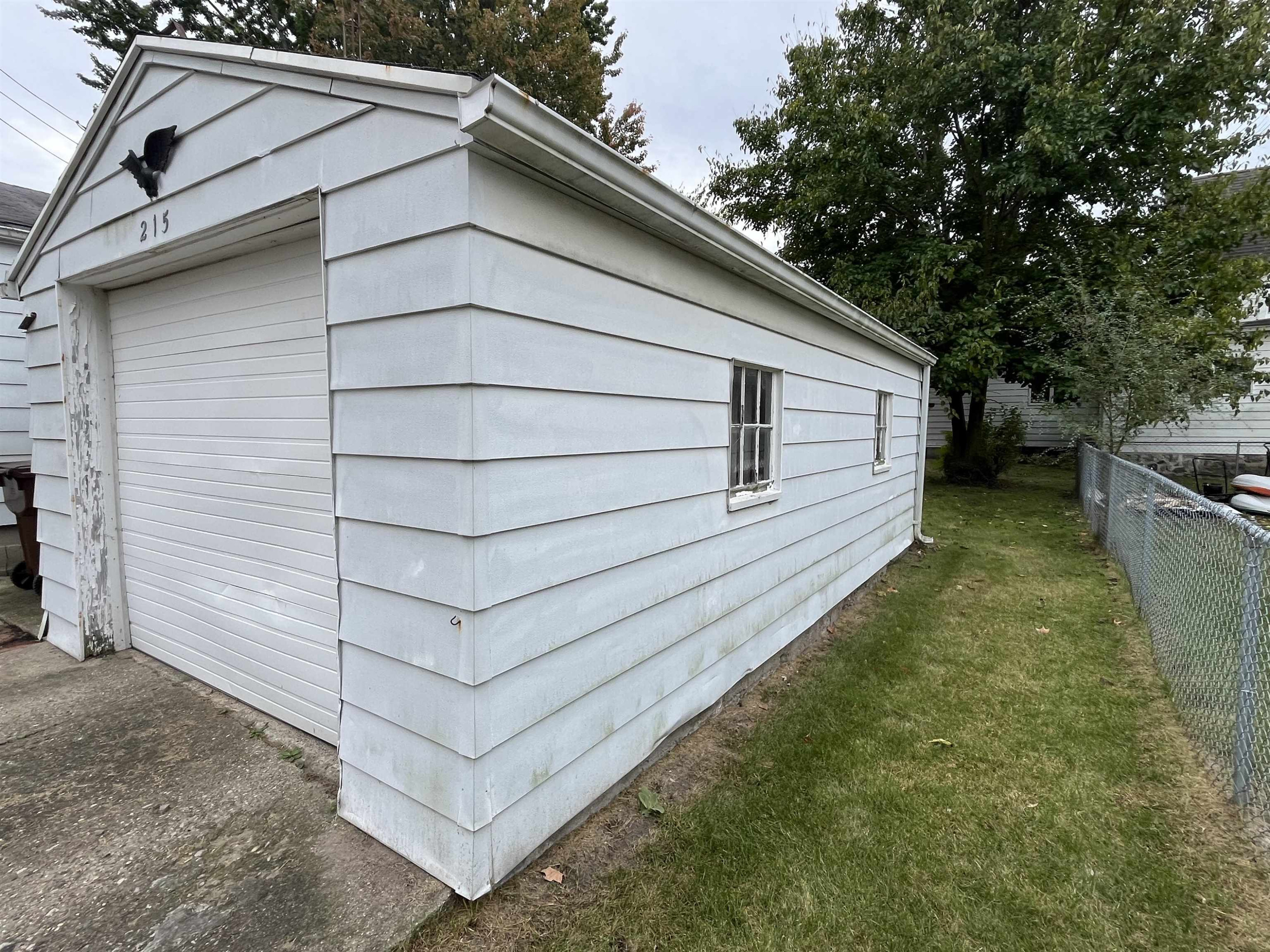 215 Brady, Chesaning, MI 48616 — Photo 23