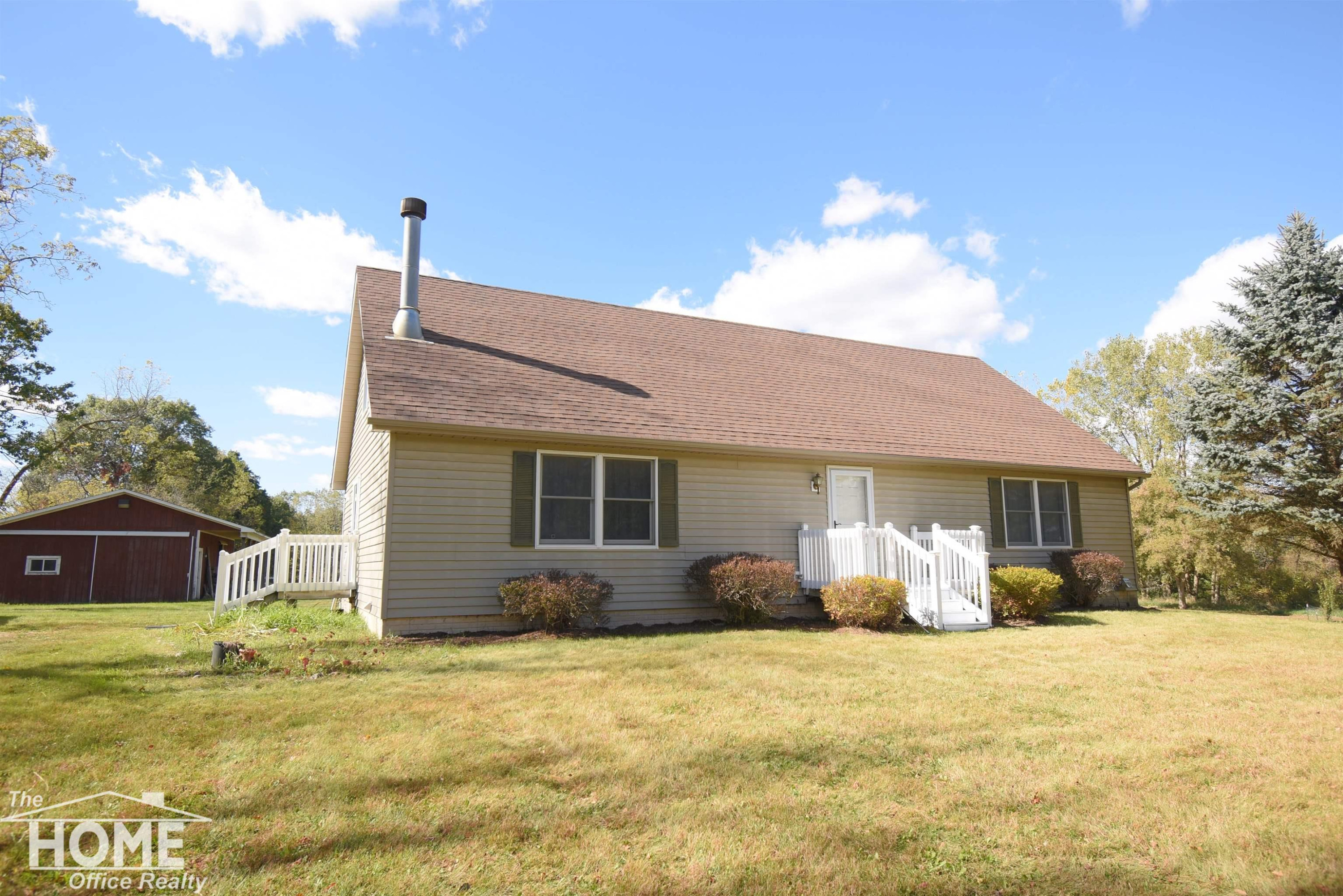 9013 Owosso, Fowlerville, MI 48836 — front exterior