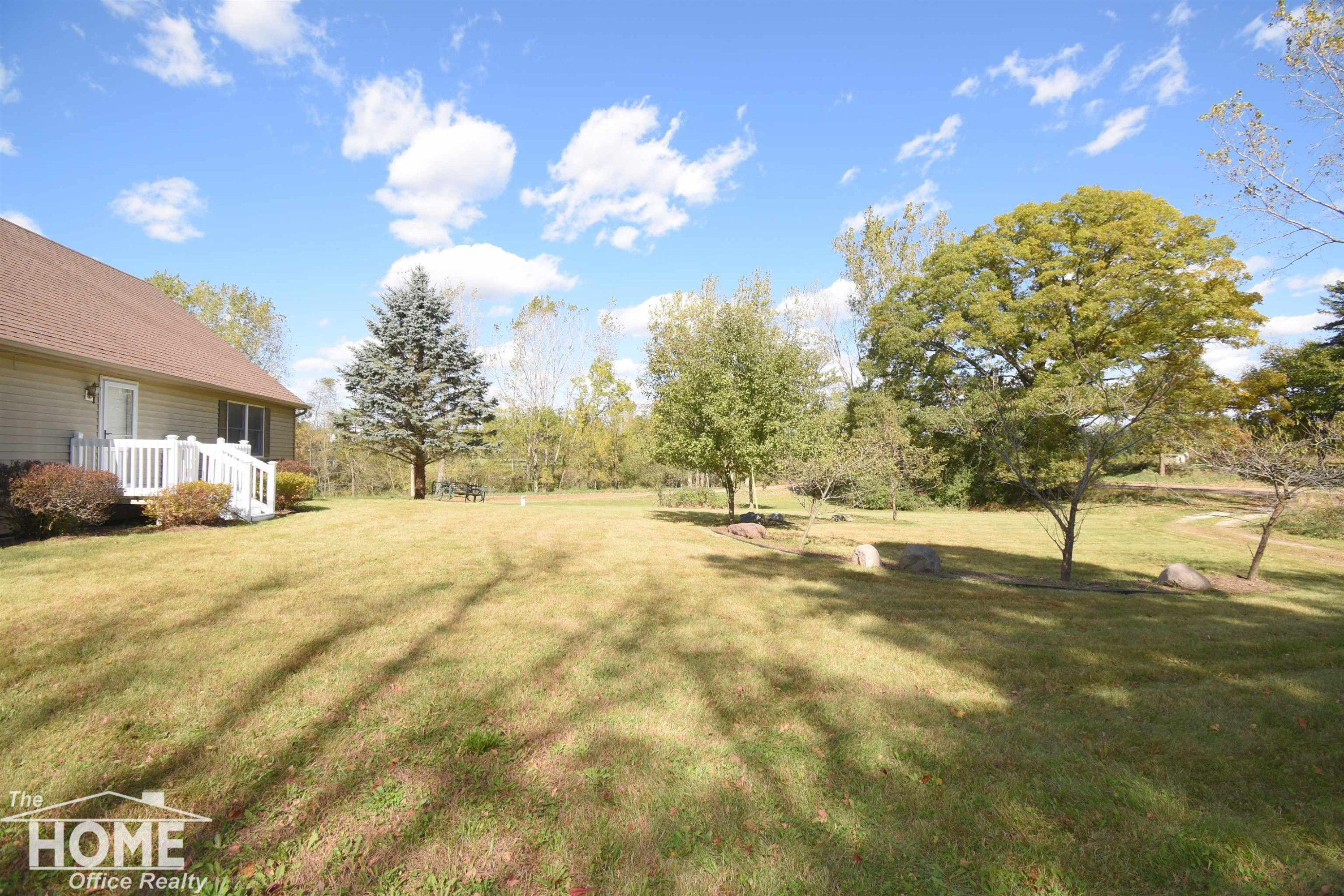 9013 Owosso, Fowlerville, MI 48836 — Photo 2