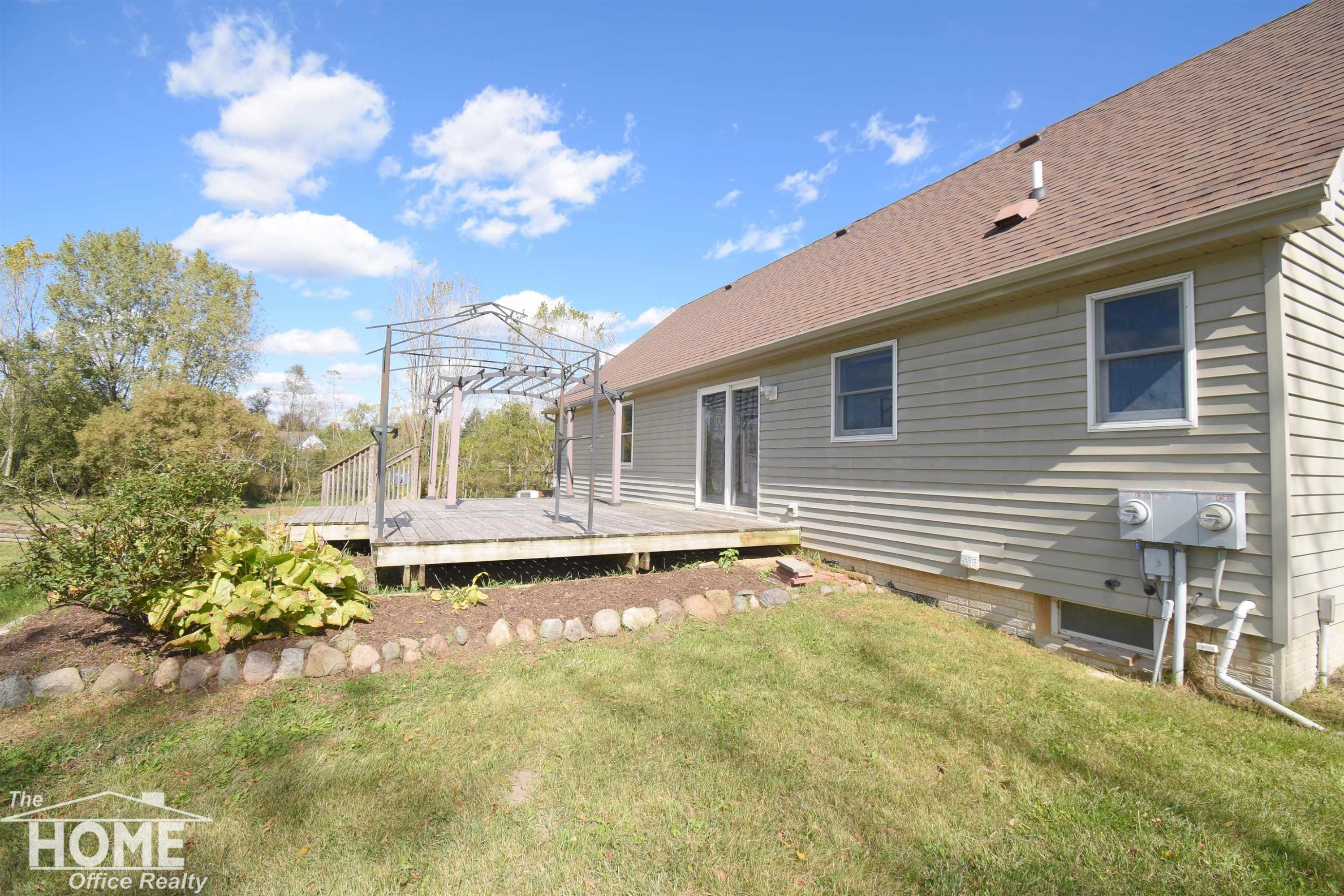 9013 Owosso, Fowlerville, MI 48836 — Photo 3