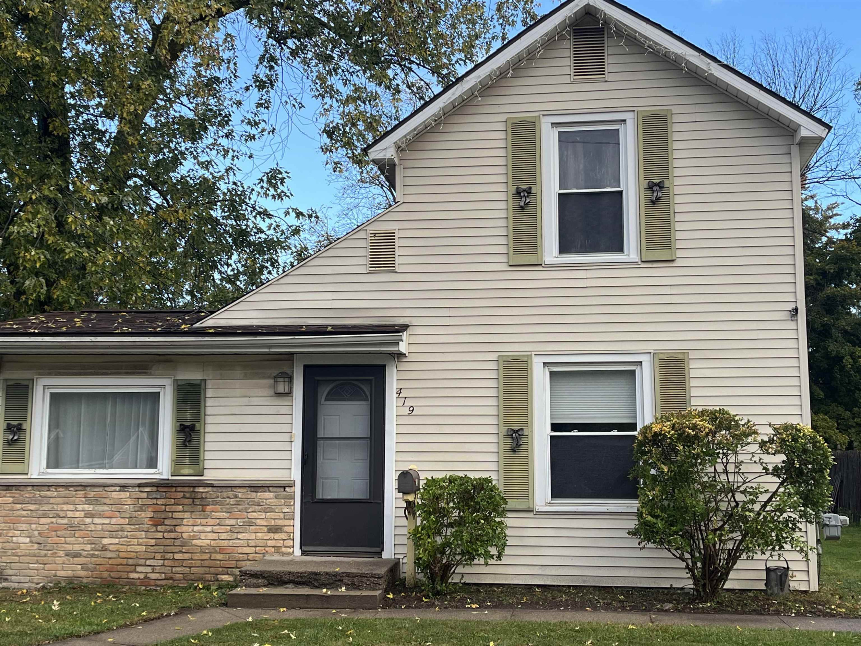 419 Broad, Chesaning, MI 48616 — front exterior