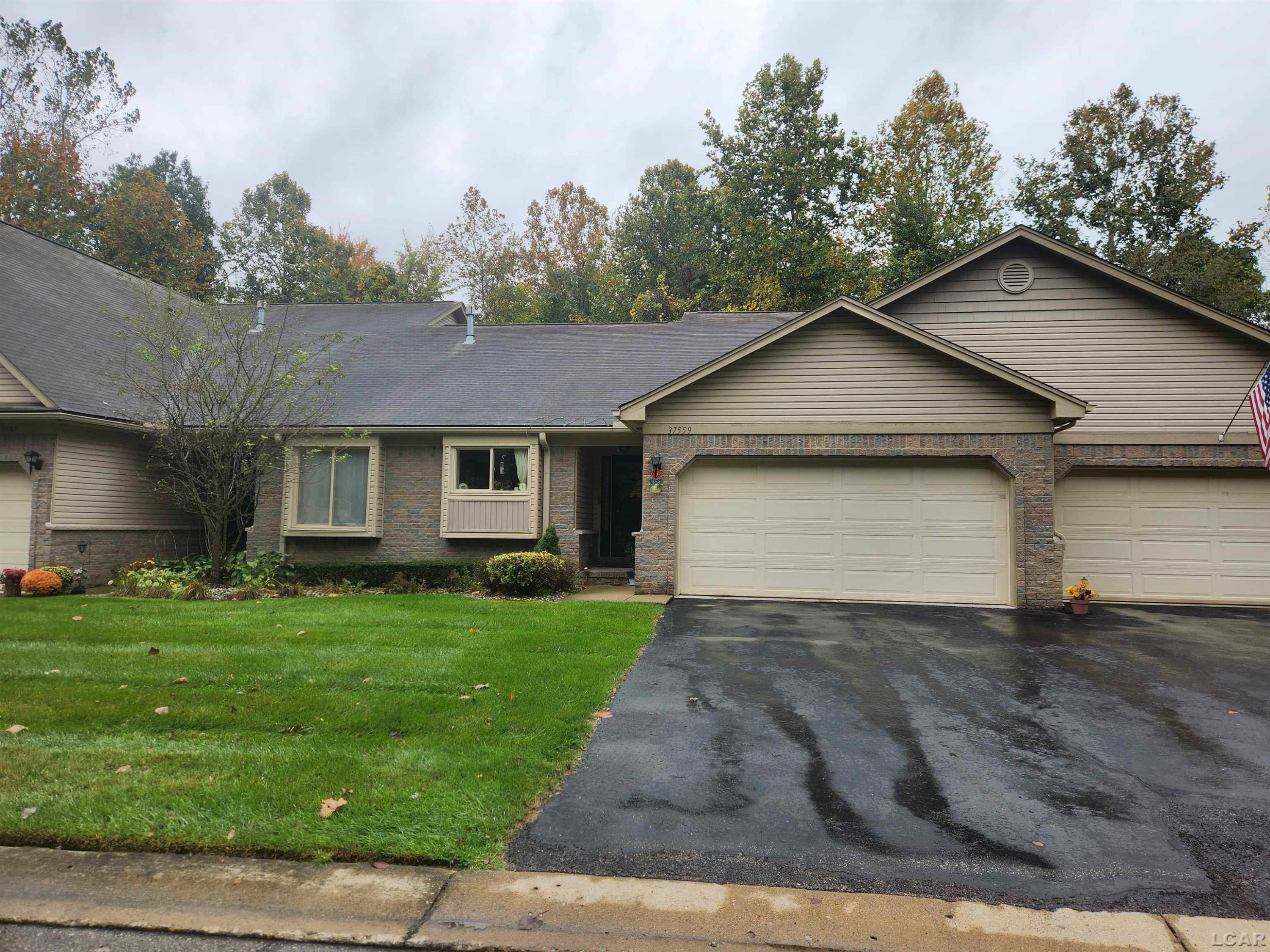 37559 N Dianne, New Boston, MI 48164 — front exterior