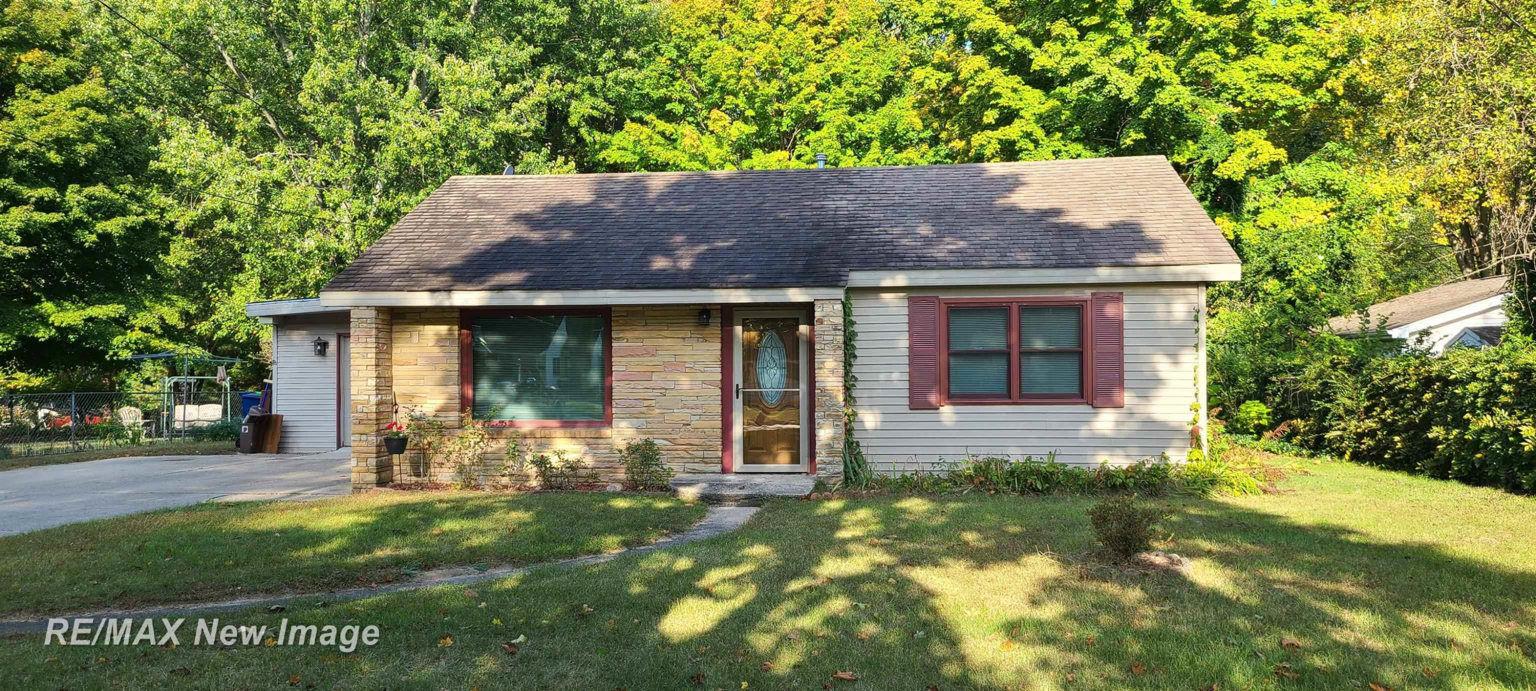 840 W Belle Avenue, Saint Charles, MI 48655 — Photo 2
