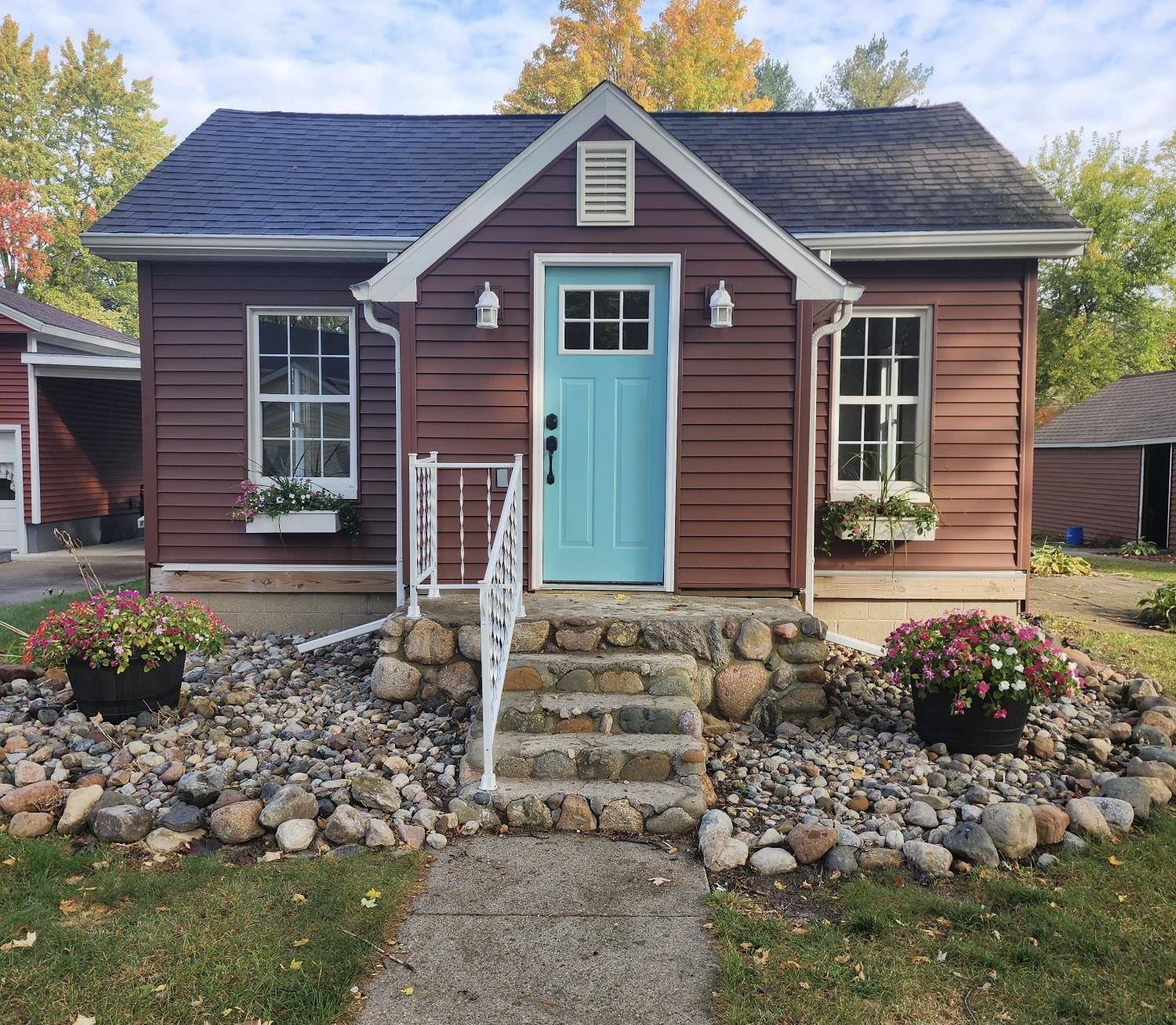 520 South, Chesaning, MI 48616 — front exterior