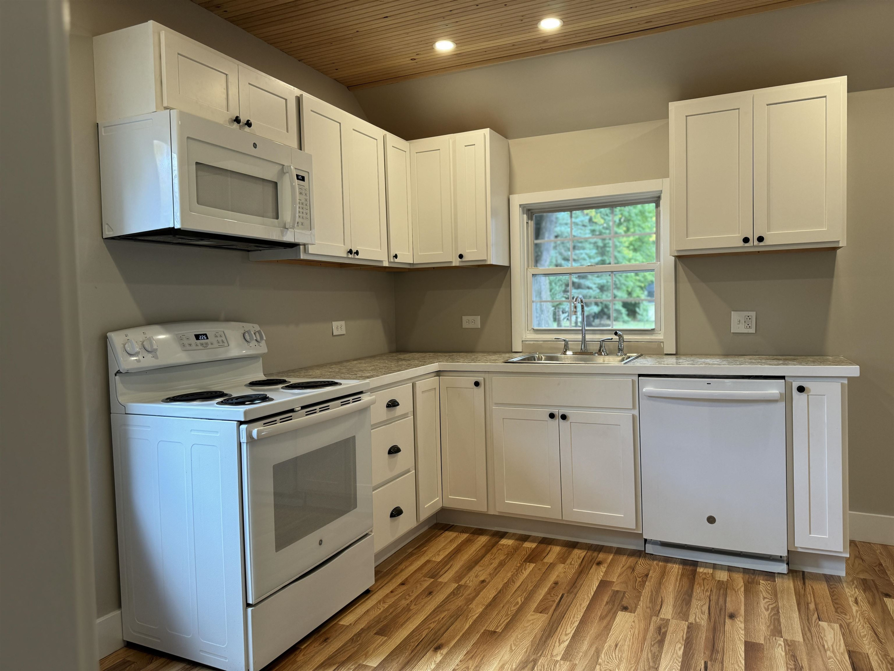 520 South, Chesaning, MI 48616 — Photo 2