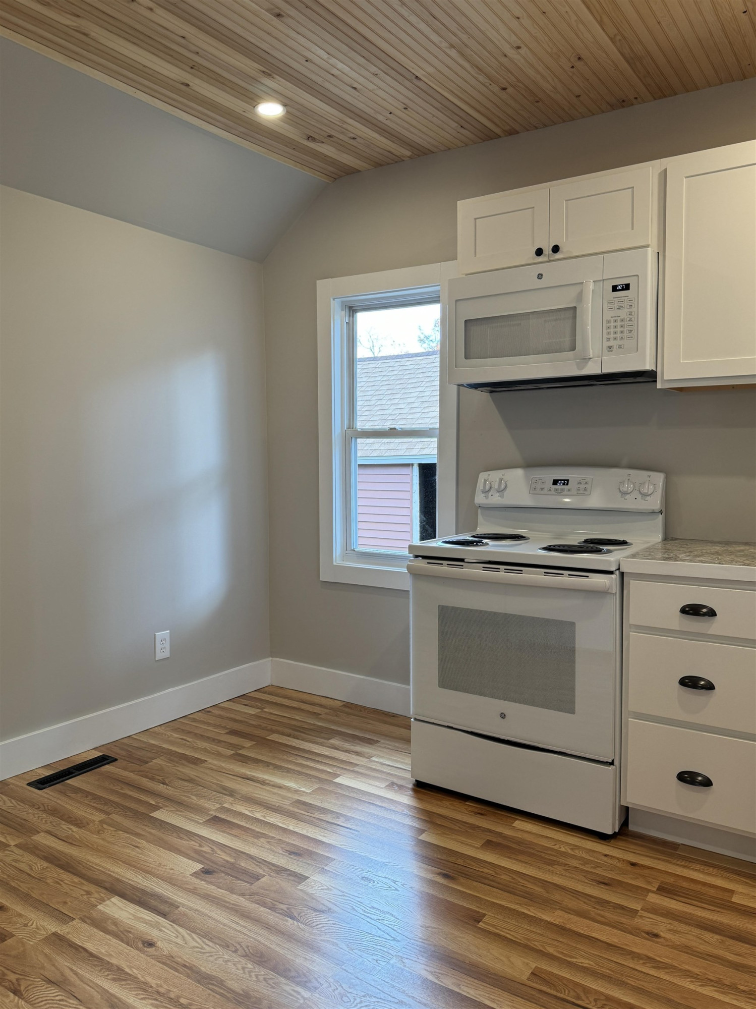 520 South, Chesaning, MI 48616 — Photo 3