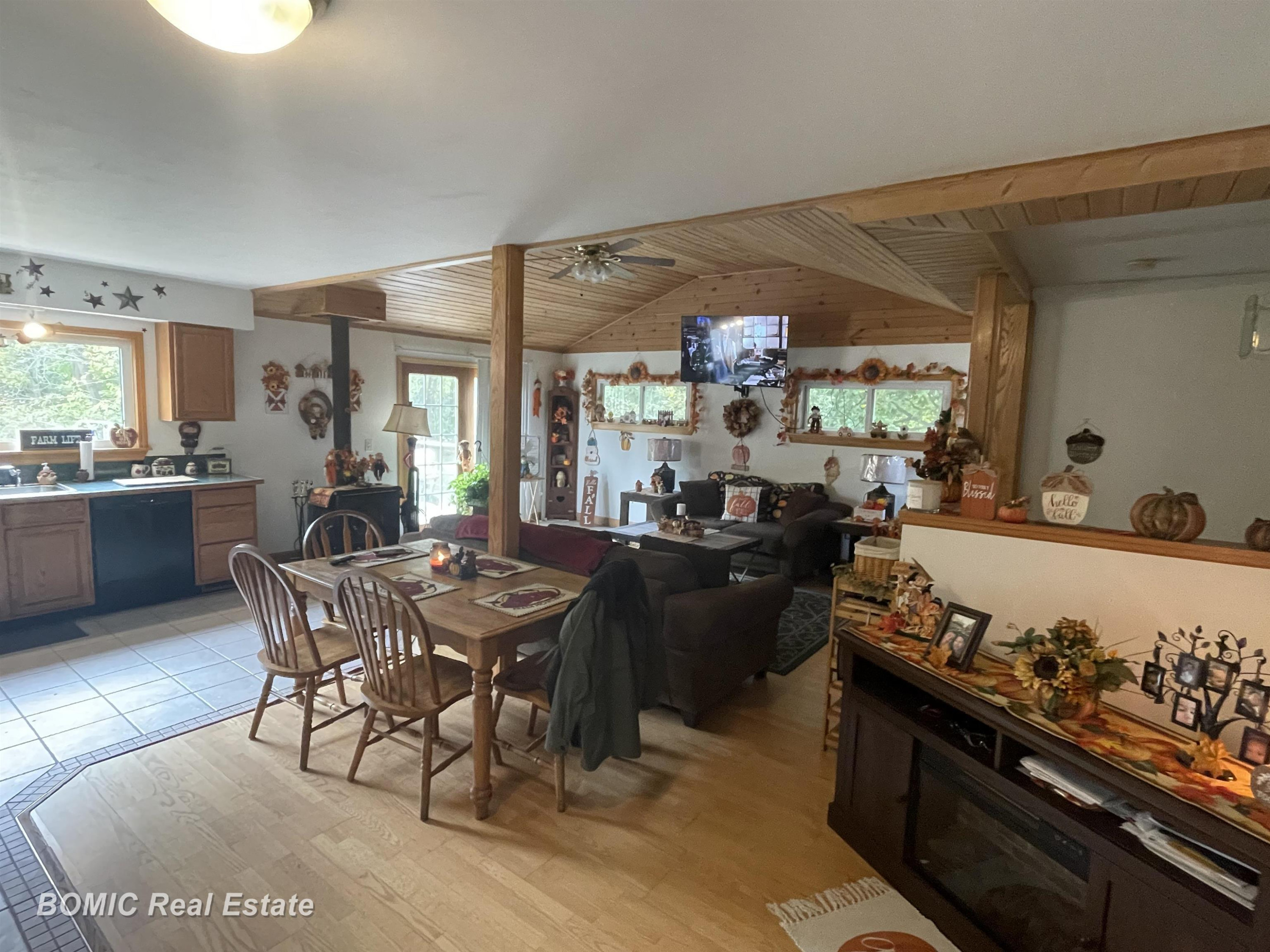 1085 W Moore Road, Saginaw, MI 48601 — Photo 3