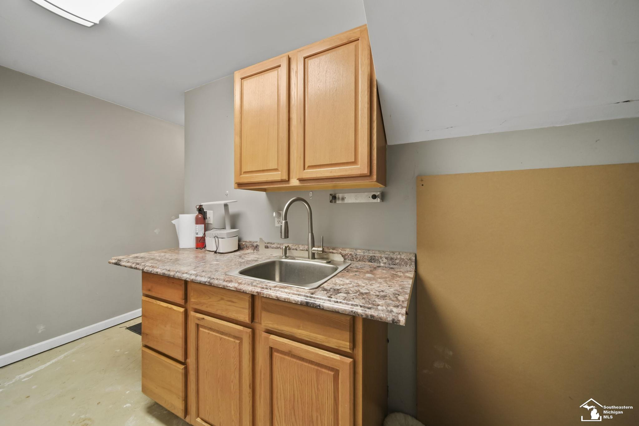 7044 Berwick, Ypsilanti, MI 48197 — Photo 36