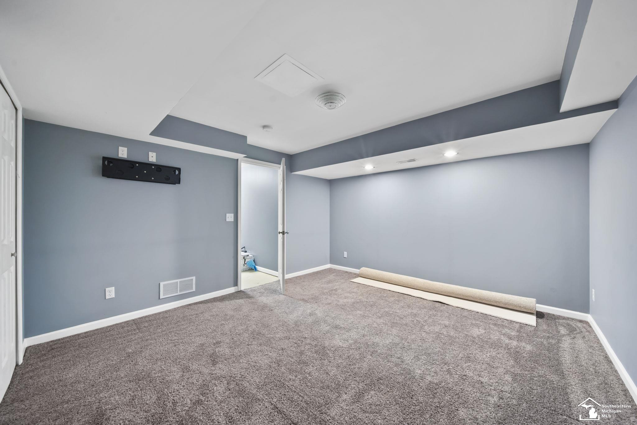 7044 Berwick, Ypsilanti, MI 48197 — Photo 41