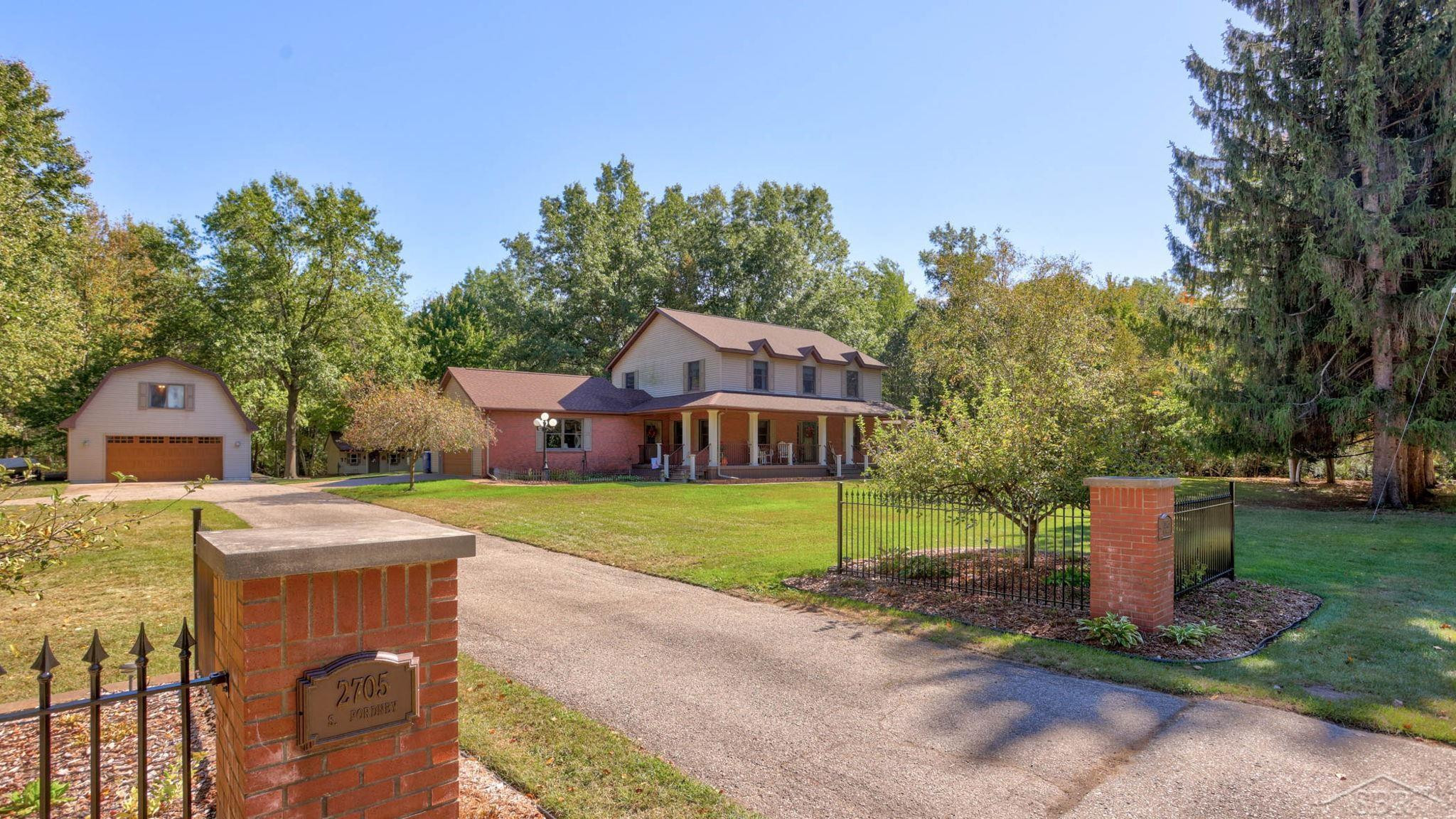 2705 S Fordney Road, Hemlock, MI 48626 — front exterior