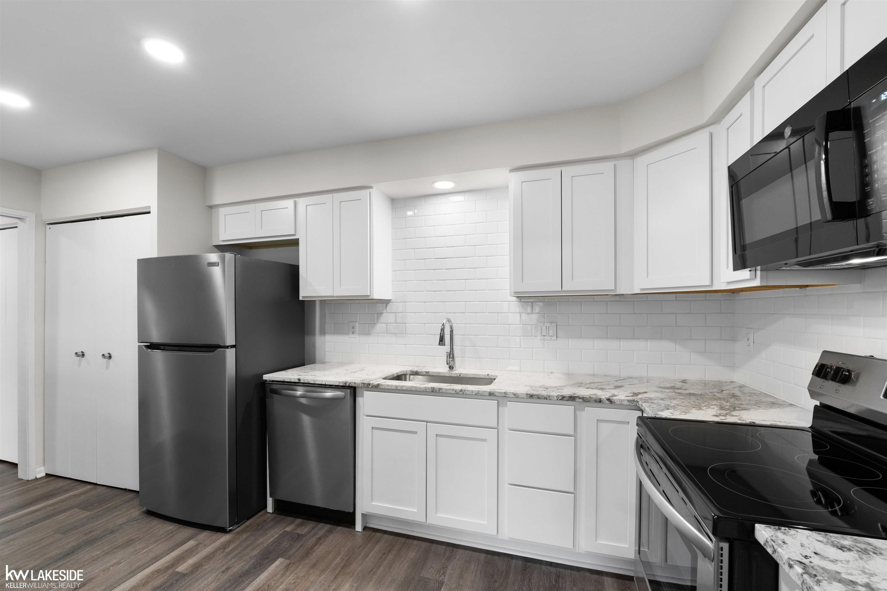 2015 Klingensmith Road, Unit # 77 / Building # 7, MI 48302 — Photo 2