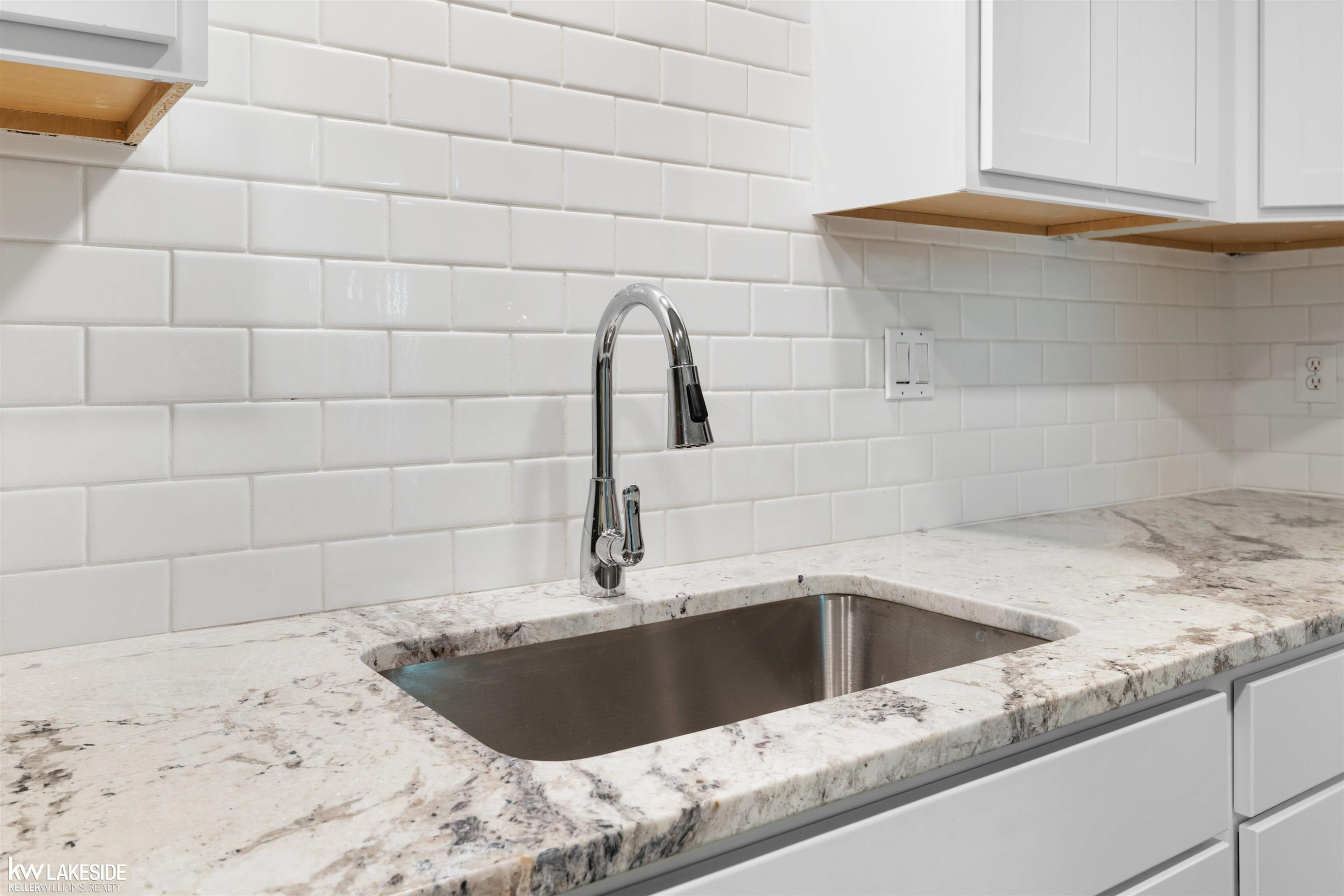 2015 Klingensmith Road, Unit # 77 / Building # 7, MI 48302 — Photo 4