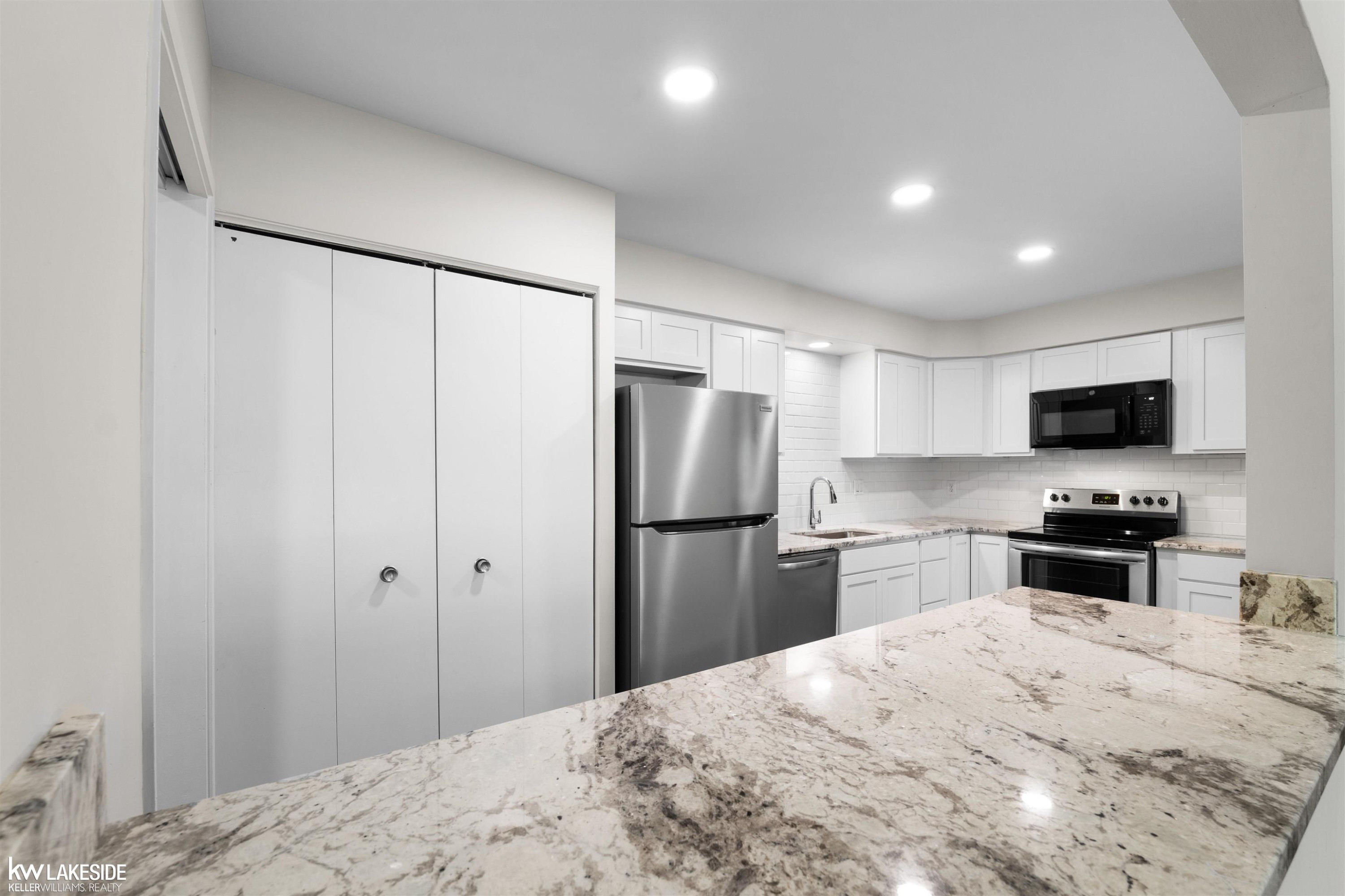 2015 Klingensmith Road, Unit # 77 / Building # 7, MI 48302 — Photo 5