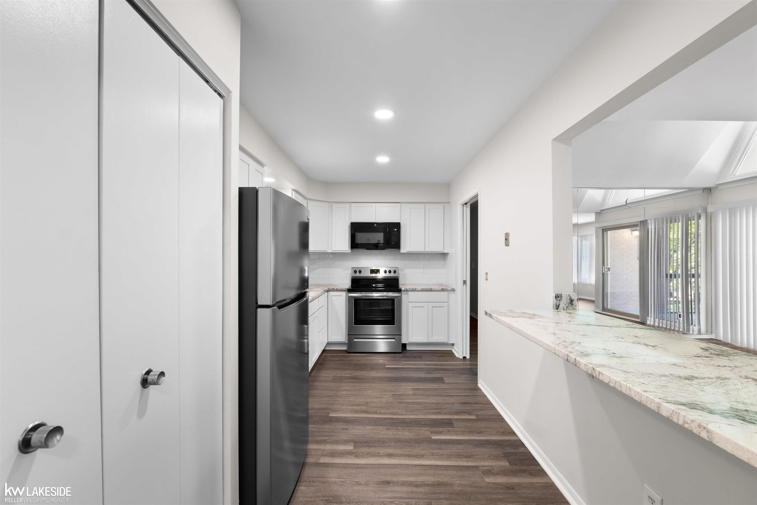 2015 Klingensmith Road, Unit # 77 / Building # 7, MI 48302 — Photo 6