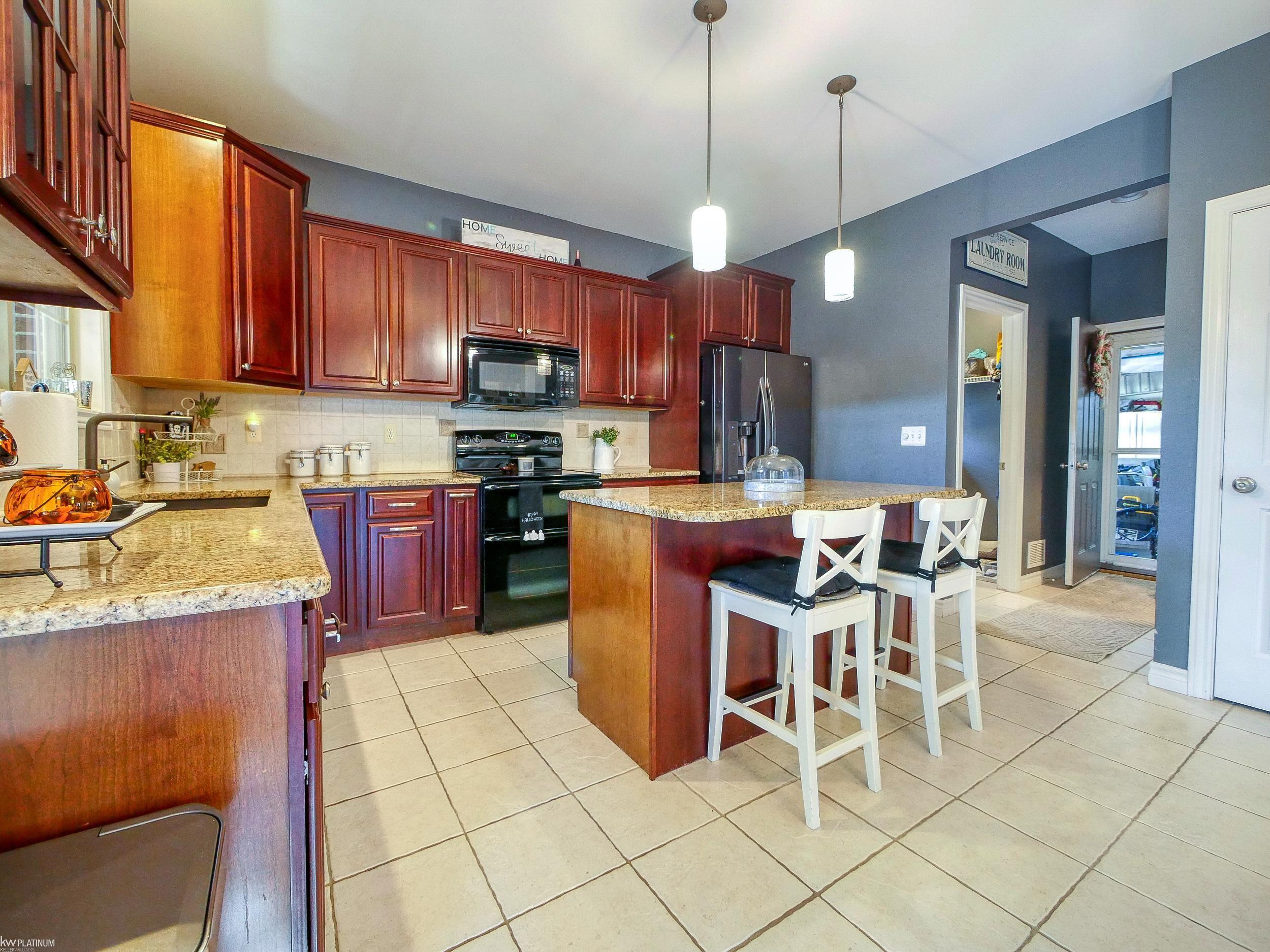 3405 Round Tree Street, MI — Photo 12