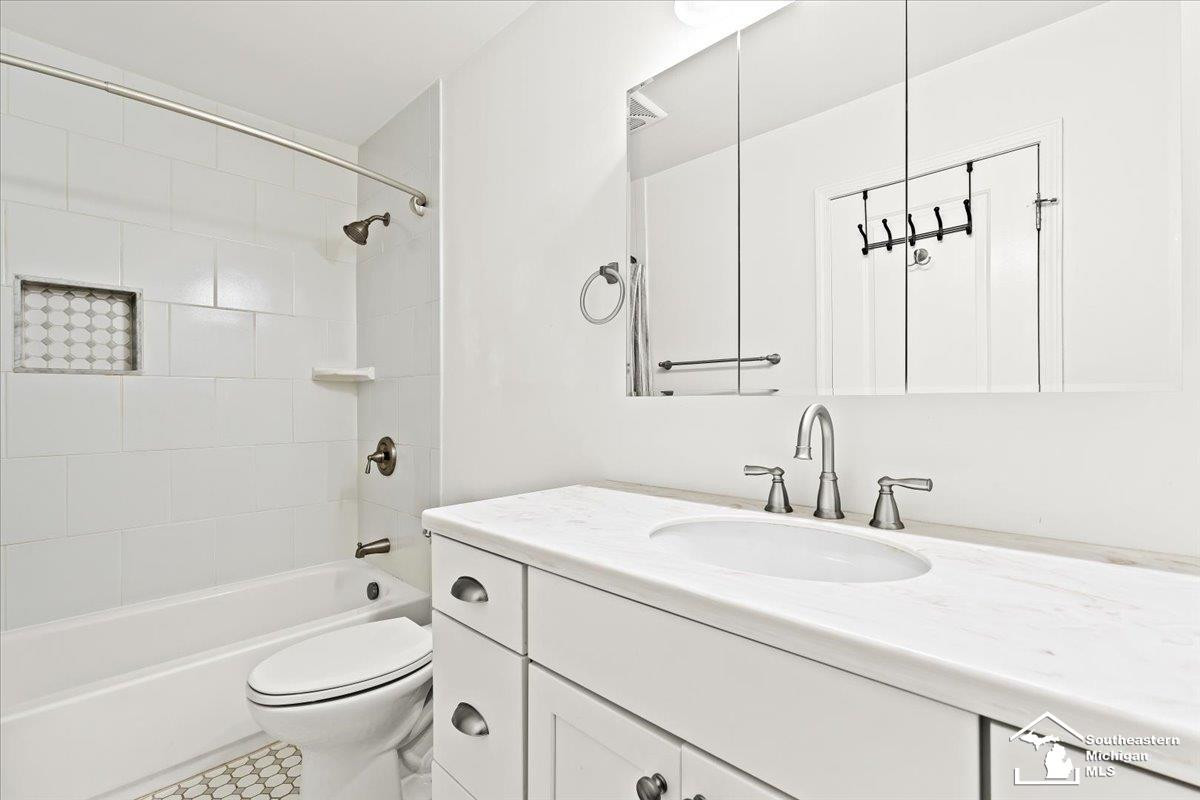 39878 Crosswinds Street, Novi, MI 48375 — Photo 13