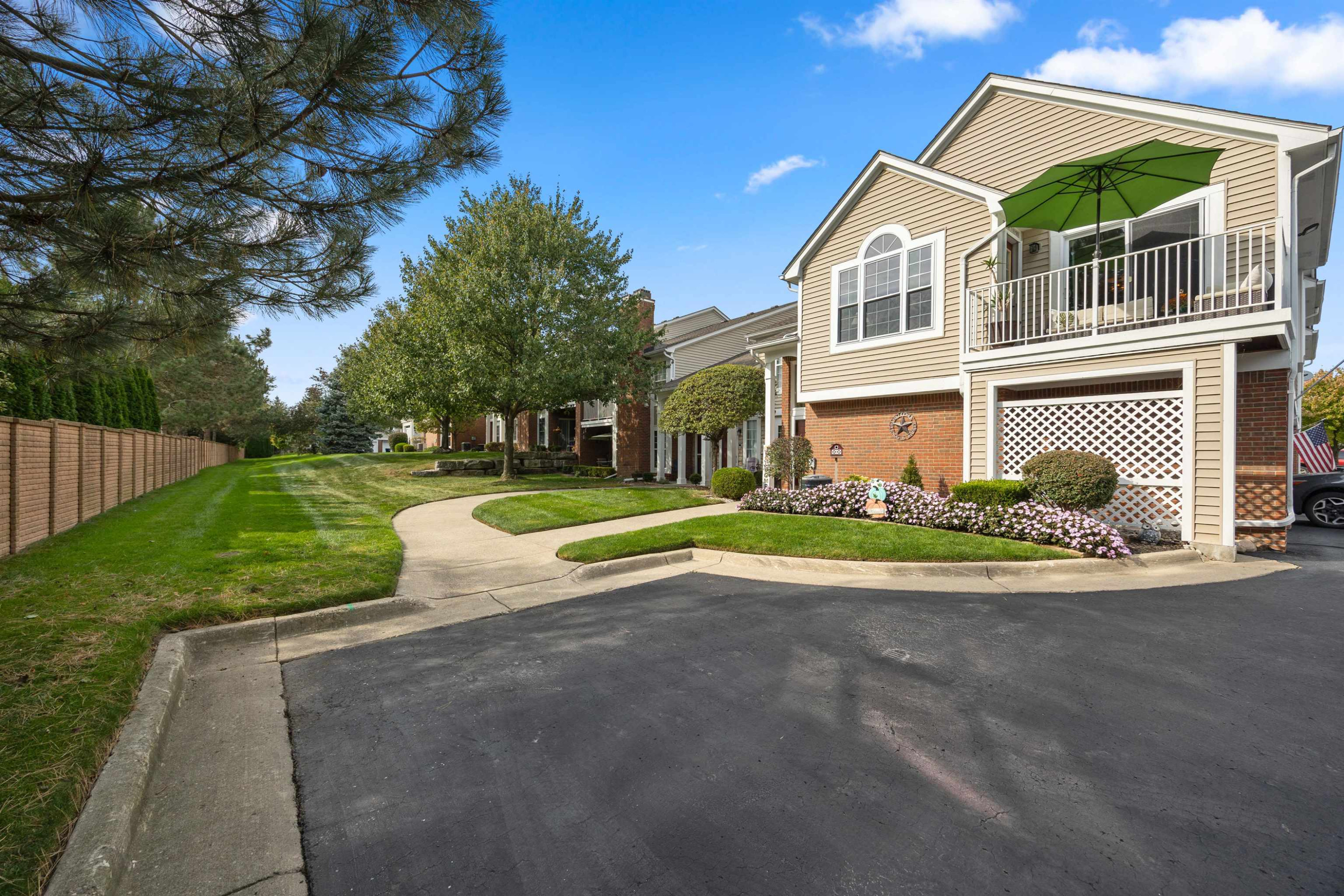 4424 Berkshire Drive, Sterling Heights, MI 48314 — Photo 2