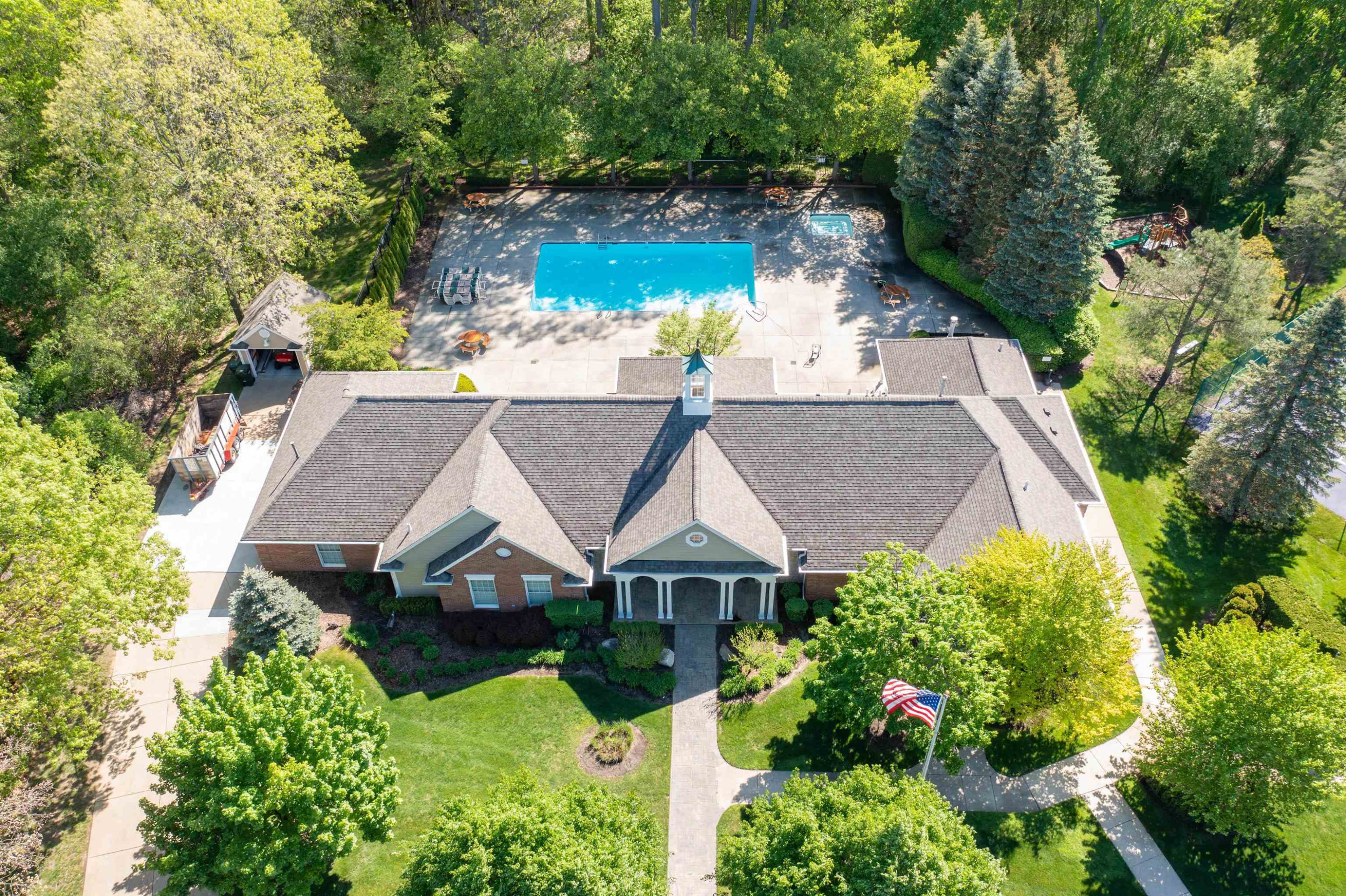 4424 Berkshire Drive, Sterling Heights, MI 48314 — Photo 32