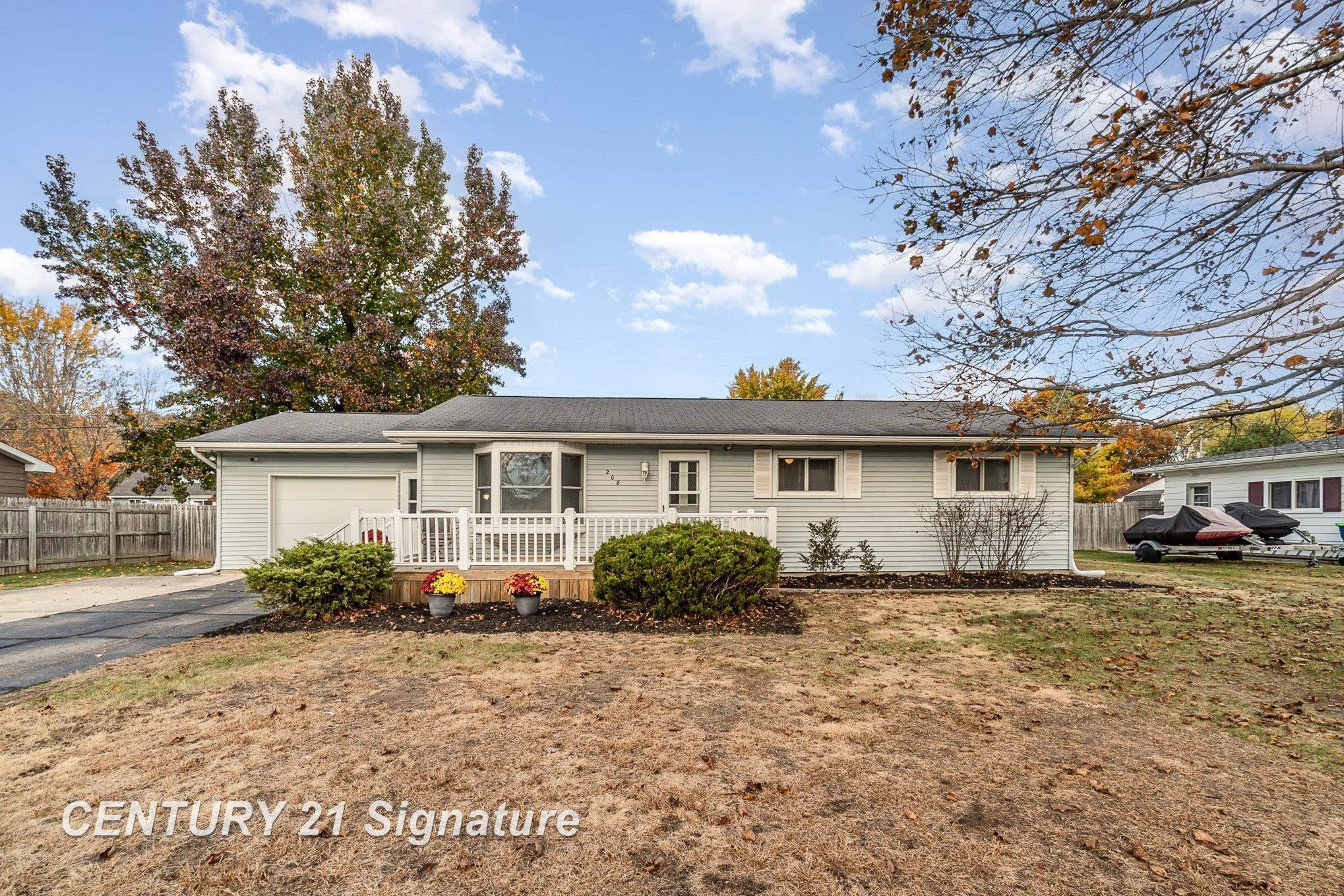208 Sunview Drive, Saint Charles, MI 48655 — Photo 2