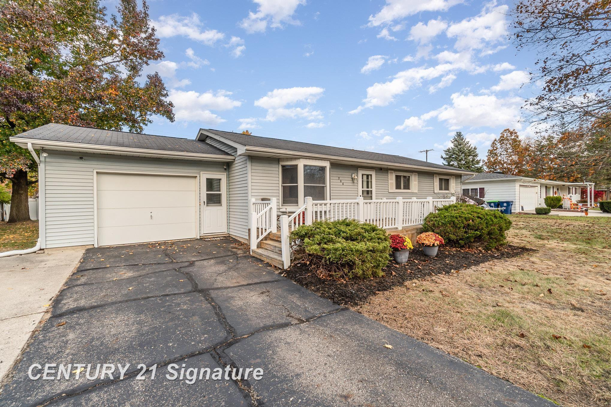 208 Sunview Drive, Saint Charles, MI 48655 — Photo 4