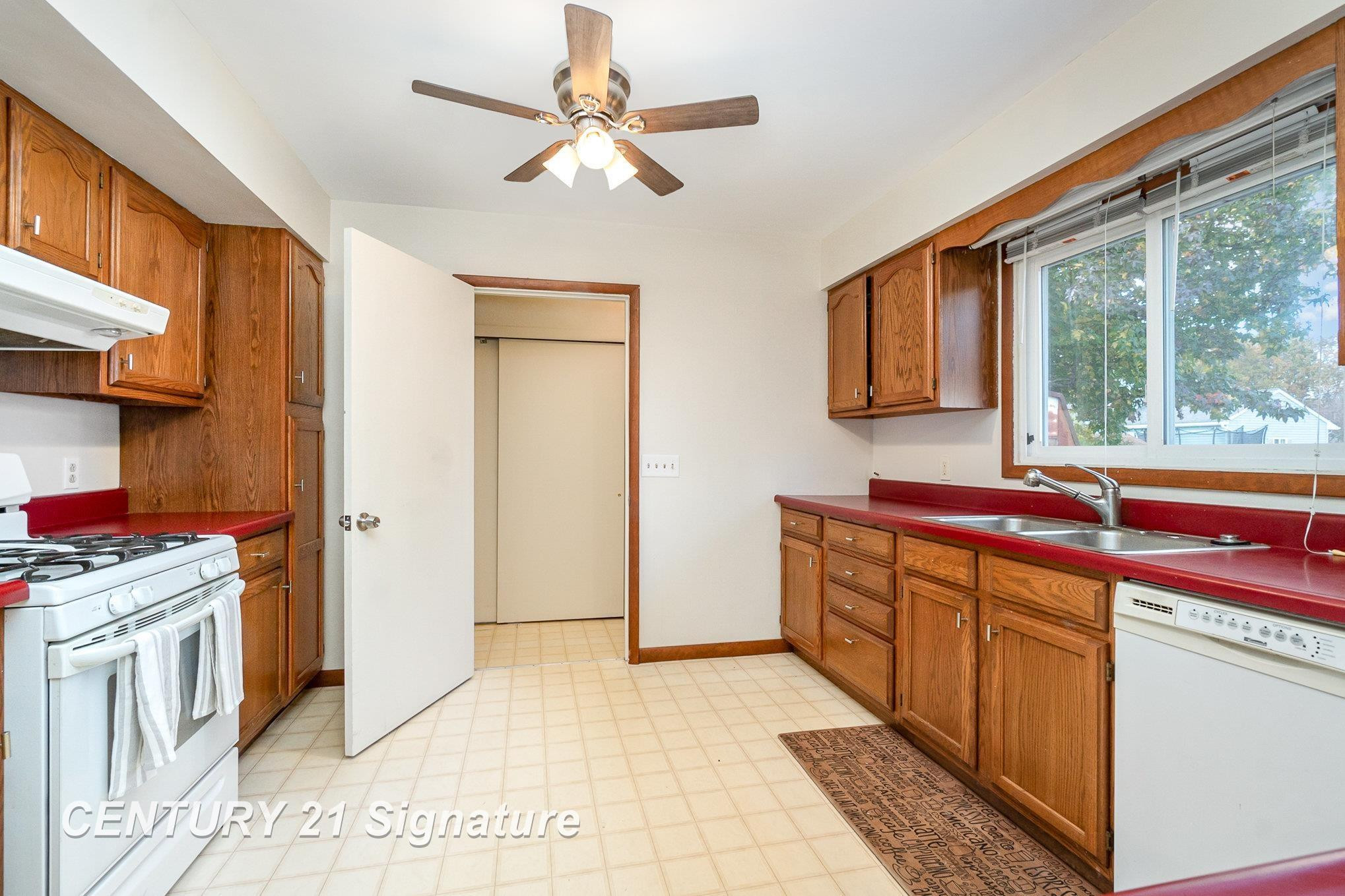 208 Sunview Drive, Saint Charles, MI 48655 — Photo 11
