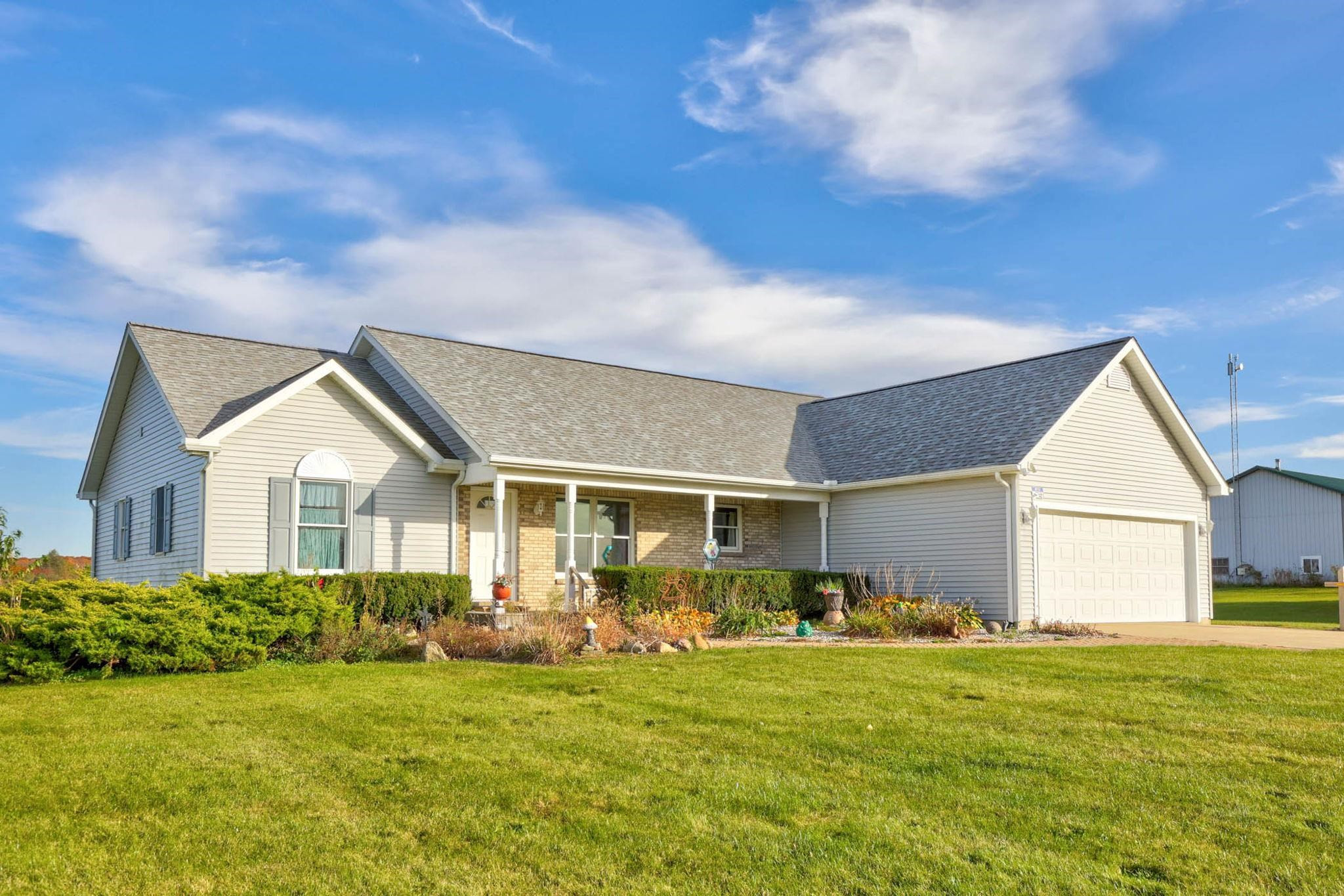 4332 Lake Pleasant, North Branch, MI 48461 — front exterior
