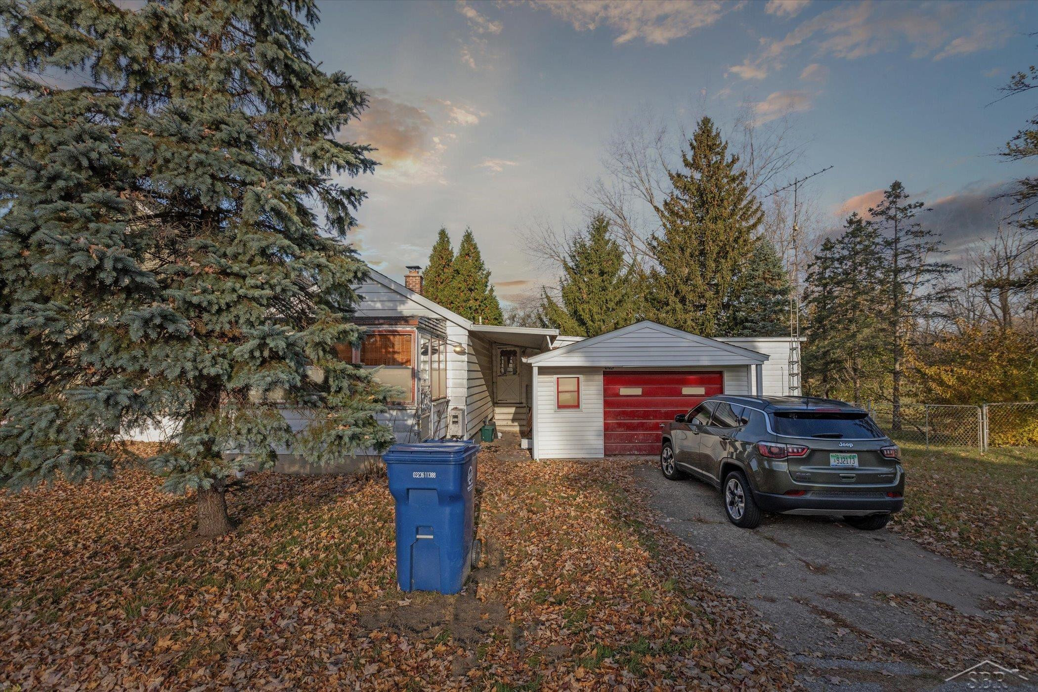 305 E Water Street, Saint Charles, MI 48655 — front exterior