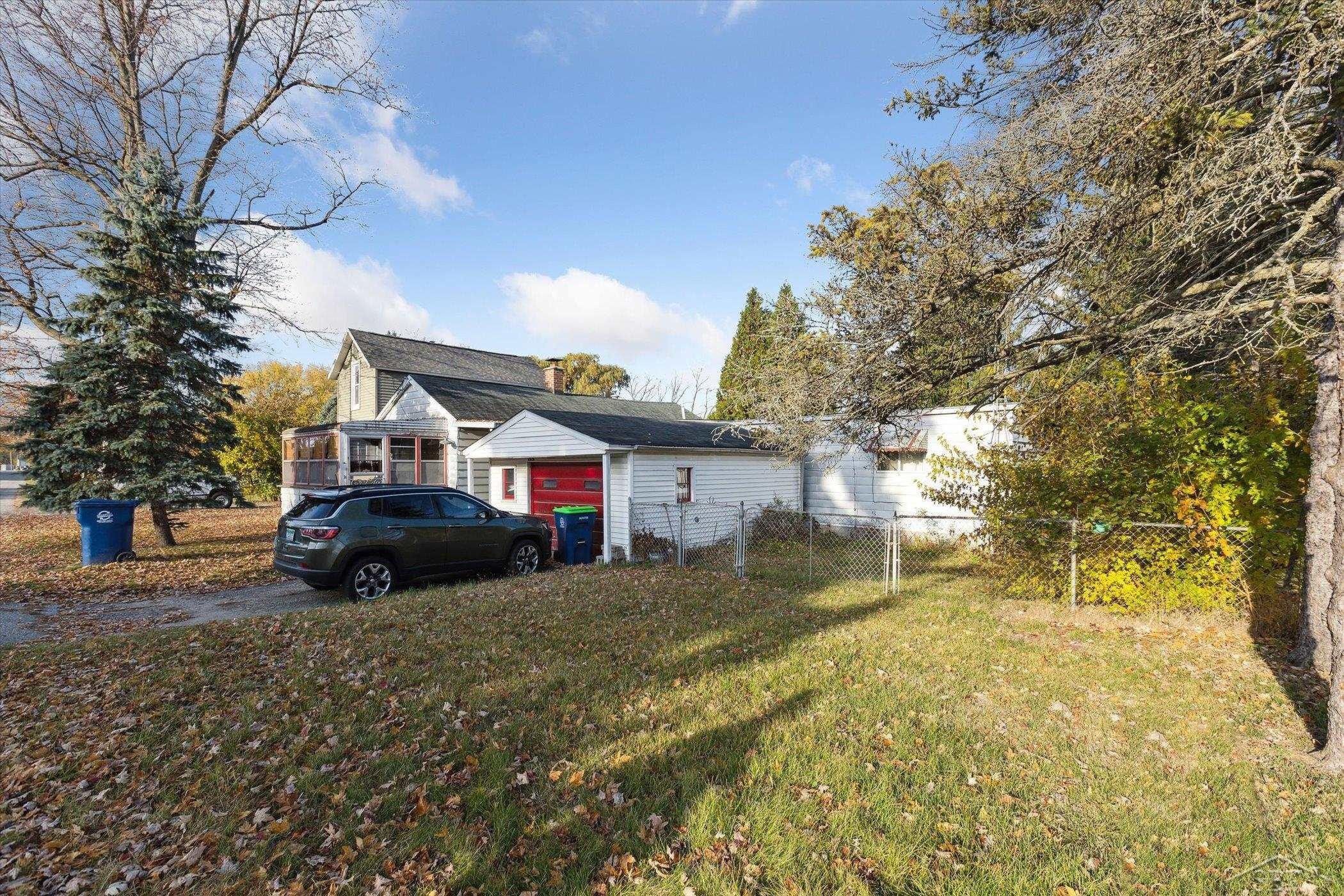 305 E Water Street, Saint Charles, MI 48655 — Photo 2