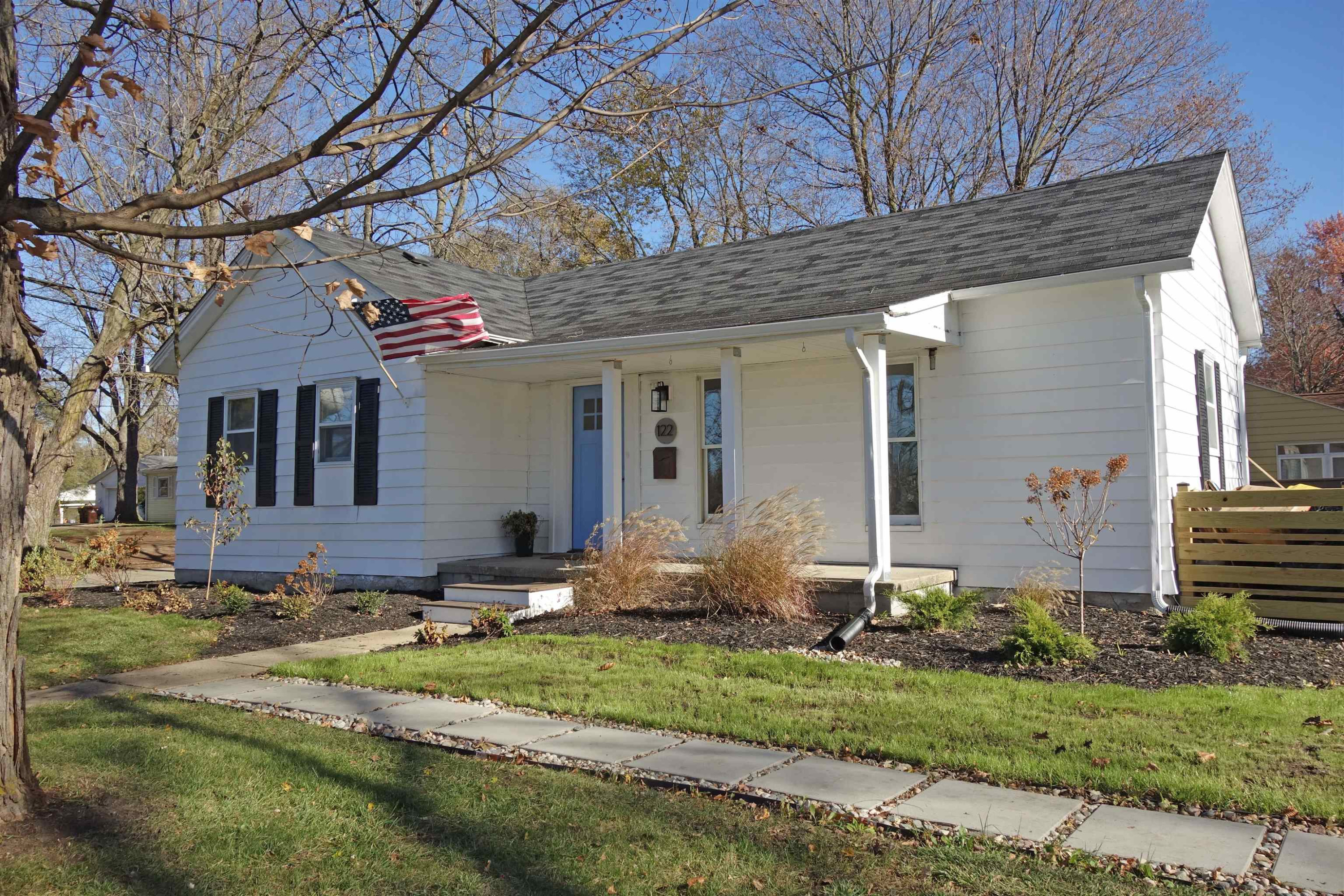 122 N Washington Street, Chesaning, MI 48616 — front exterior
