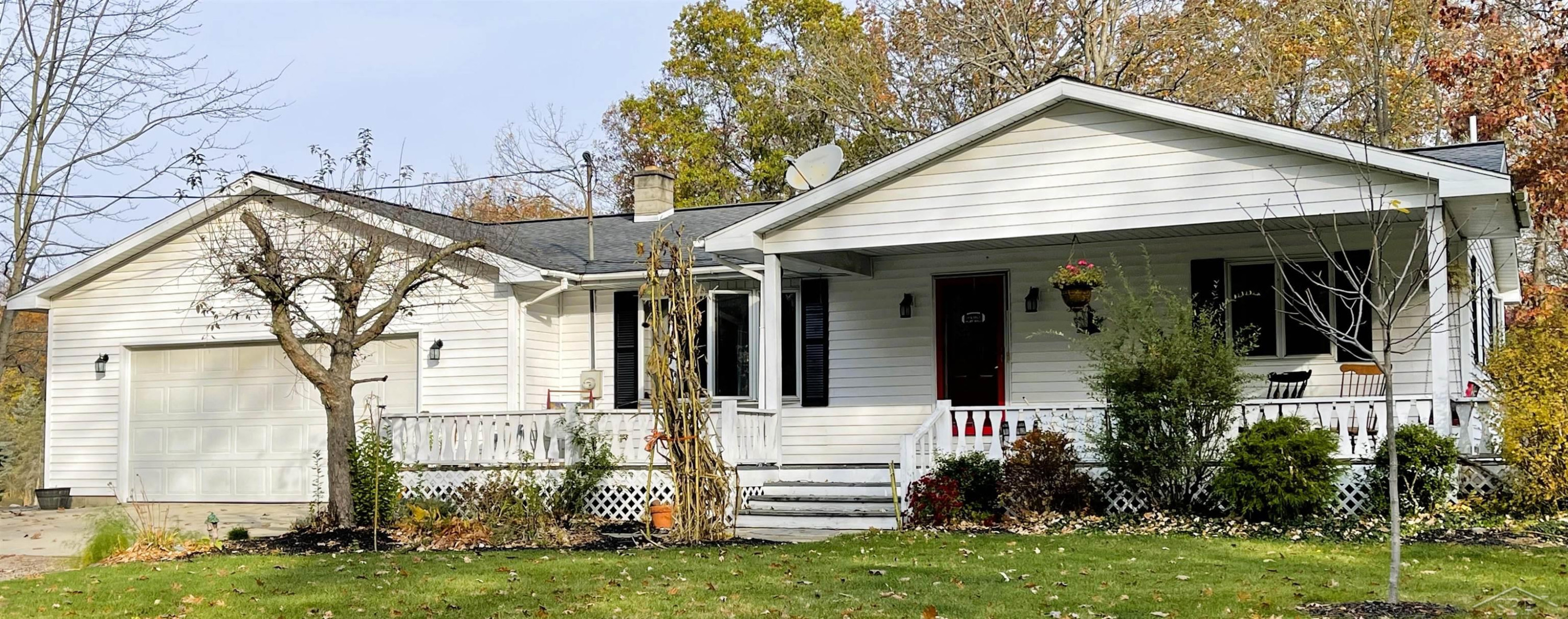 6512 Chesaning Road, Chesaning, MI 48616 — front exterior