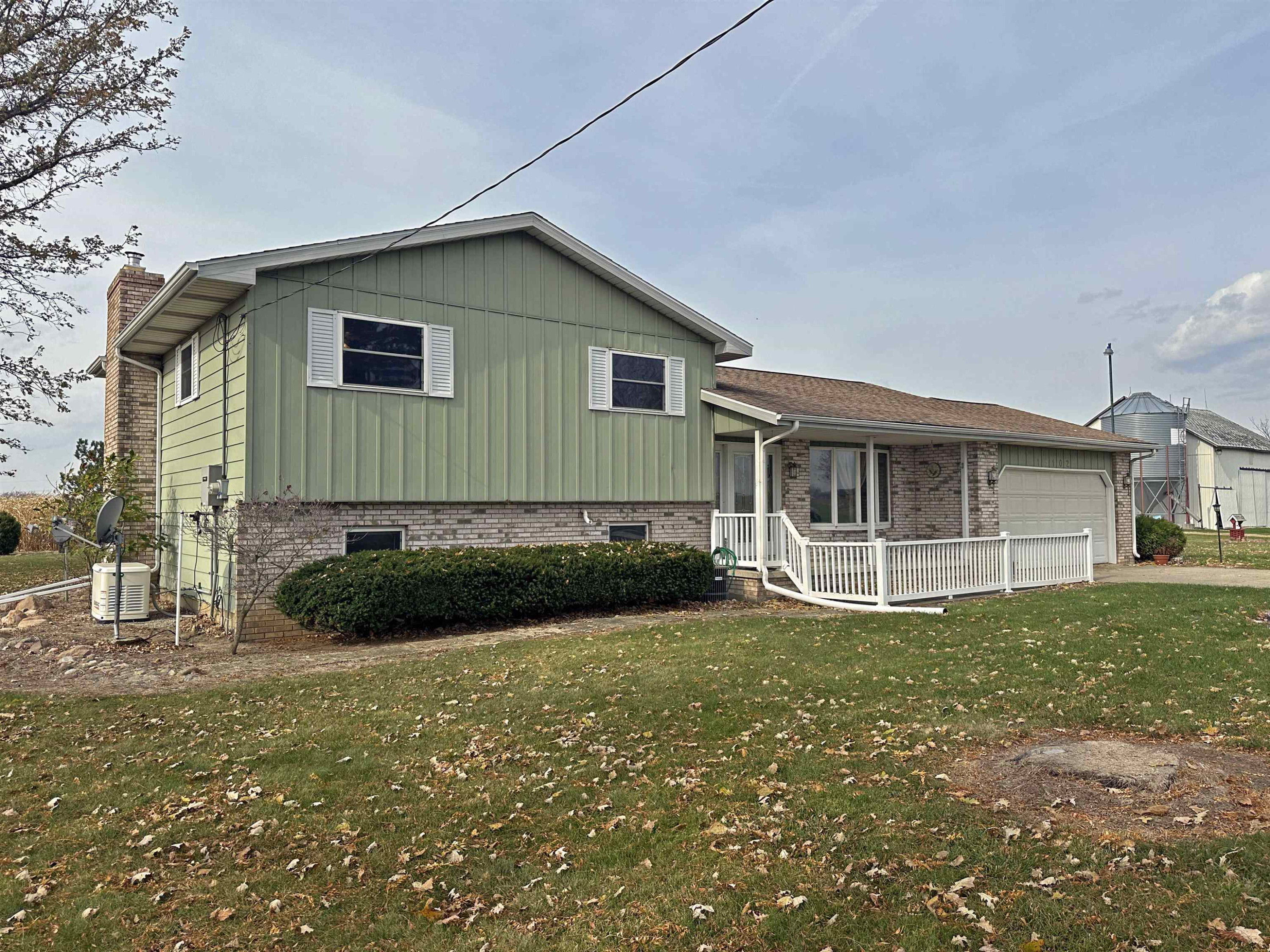 19102 Bueche, New Lothrop, MI 48460 — Photo 2