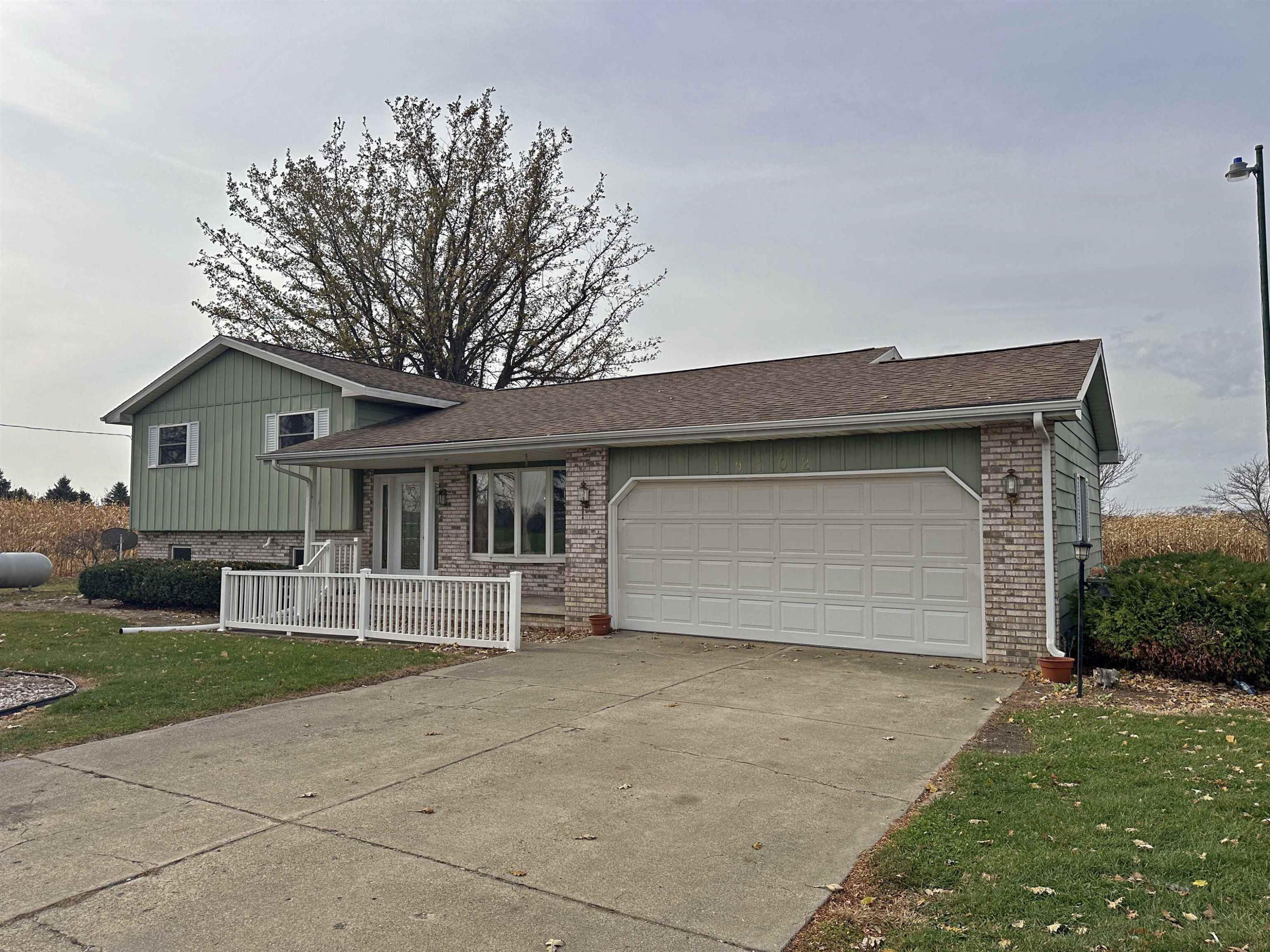 19102 Bueche, New Lothrop, MI 48460 — Photo 12