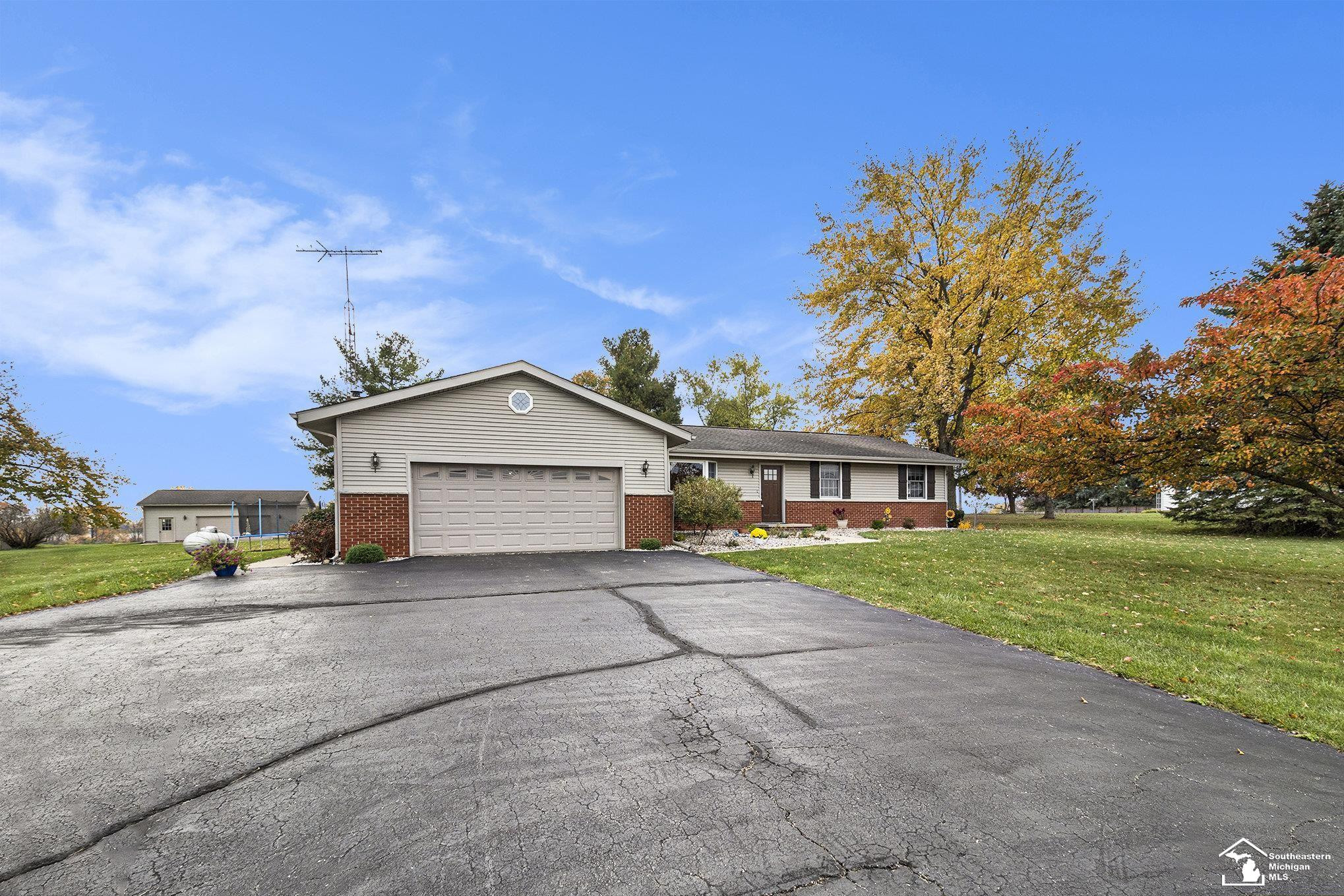 9439 Macon, Tecumseh, MI 49286 — front exterior